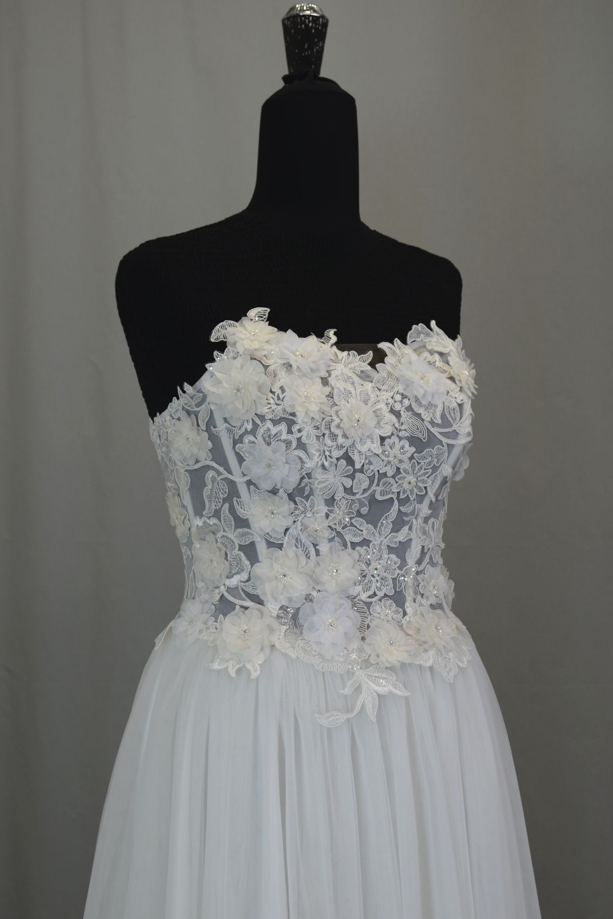 abito sposa in pizzo 3d e tulle mano seta colore bianco seta Art H1348