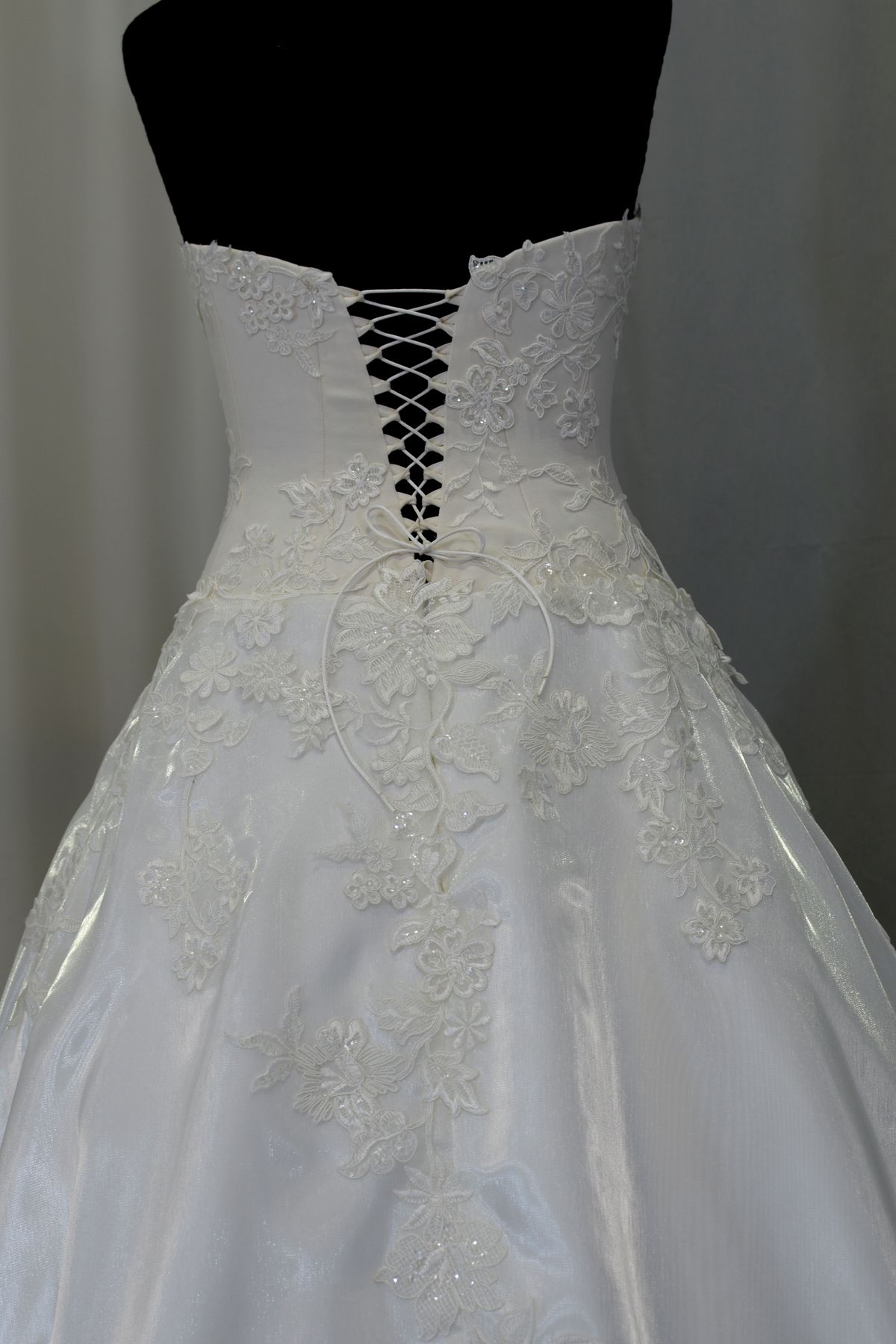 abito sposa in organza perlata e pizzo rebrode Art H1351