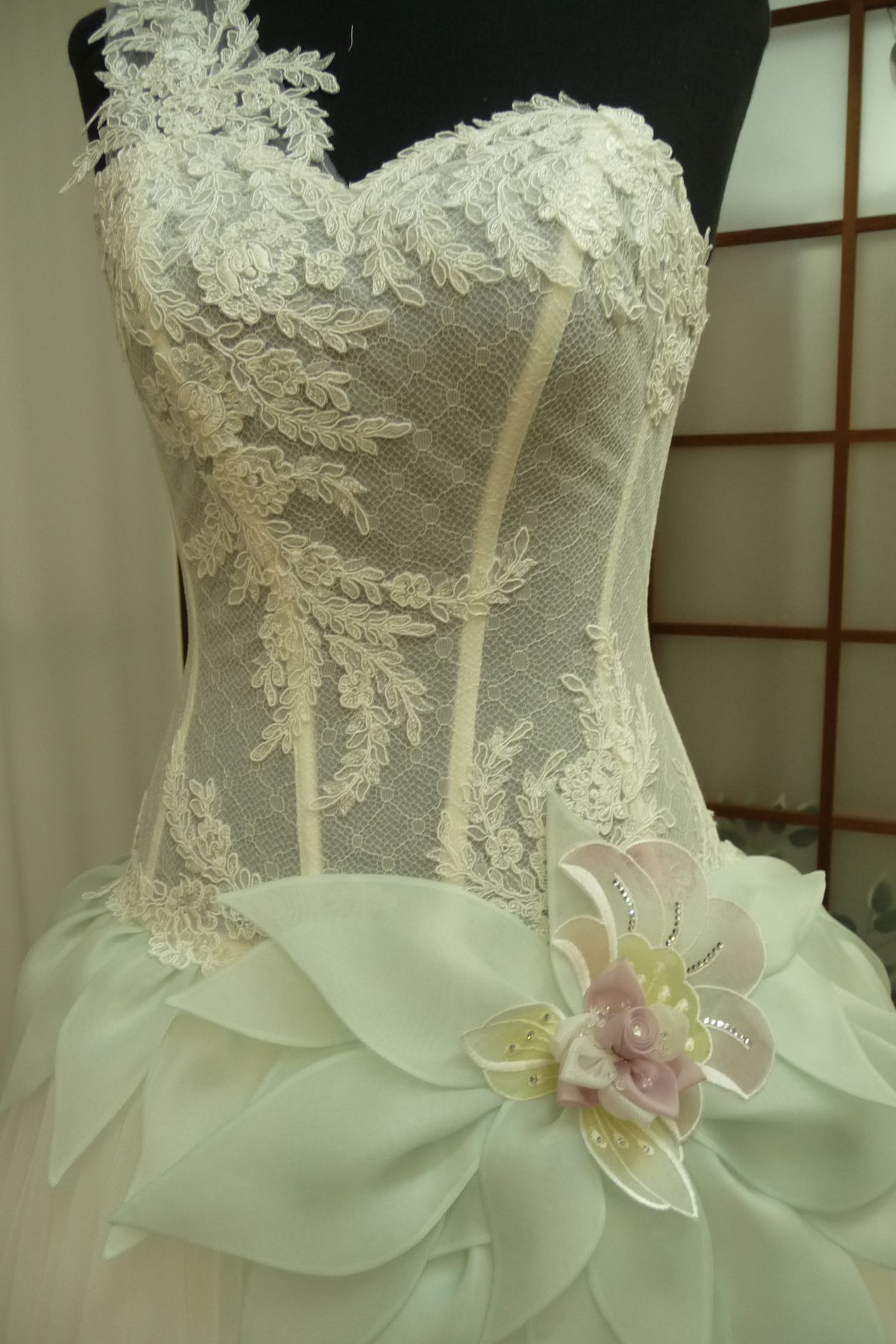 abiti sposa pizzo organza seta pura applicazioni pizzo Art H1379