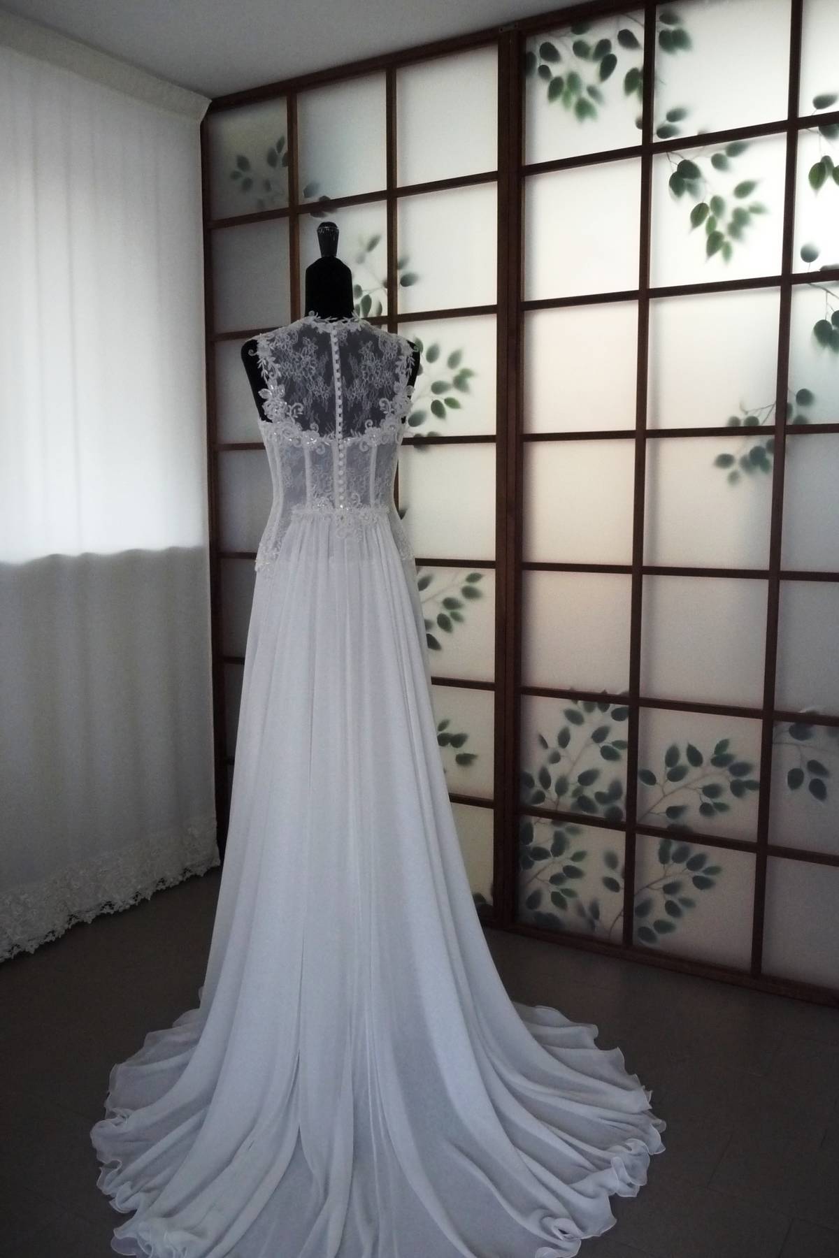 abito sposa in pizzo rebrode e chiffon con applicazioni Art H1385