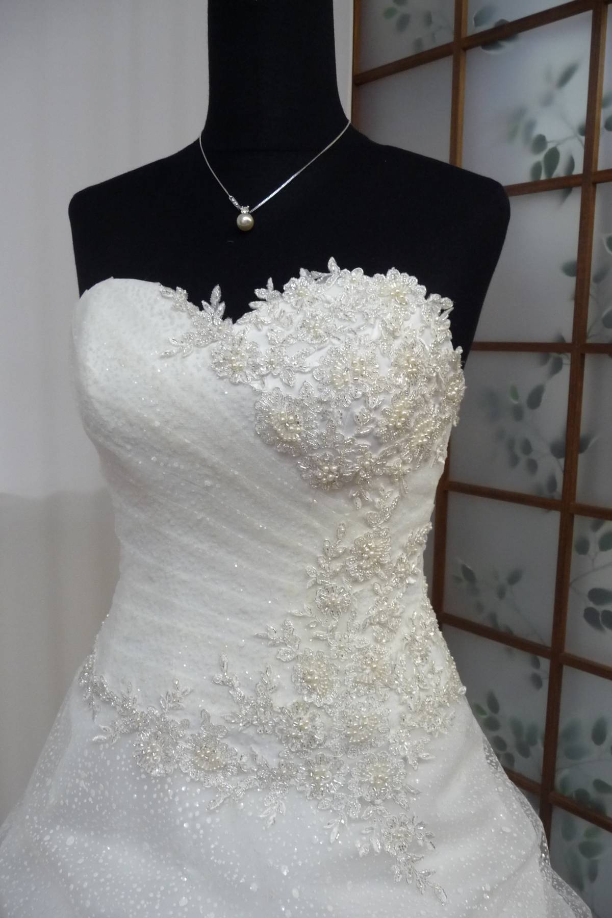 abito sposa in tulle glitter con applicazioni rebrode ricamato a mano Art H1389