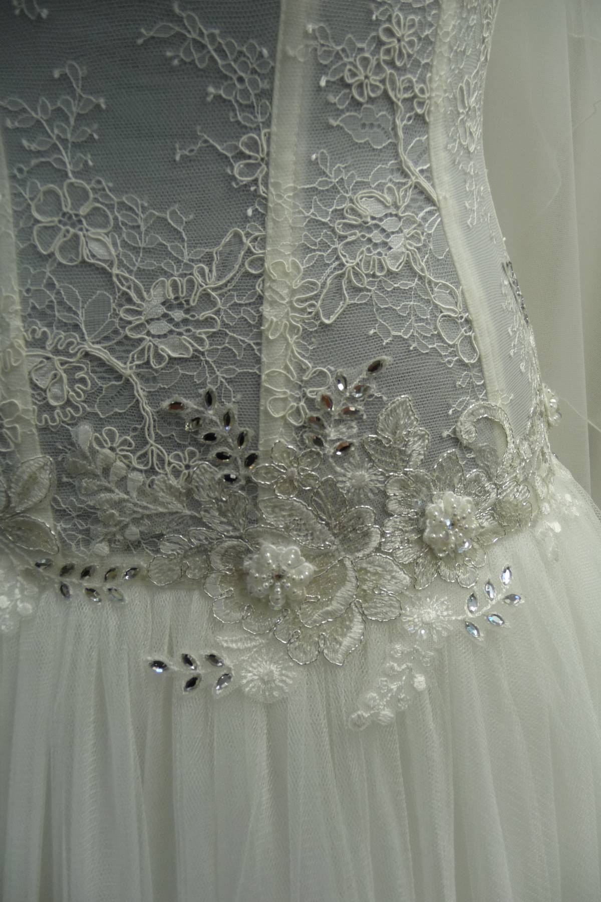 abito sposa in pizzo rebrode e tulle morbido seta (br0006s) con applicazioni Art H1392