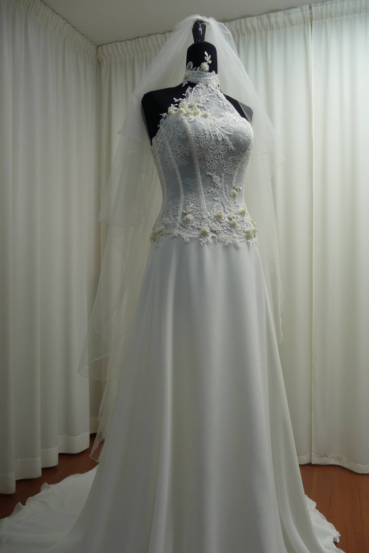 abito sposa in pizzo rebrode (br363) con applicazioni (g1197) e georgette (0013av) Art H1396