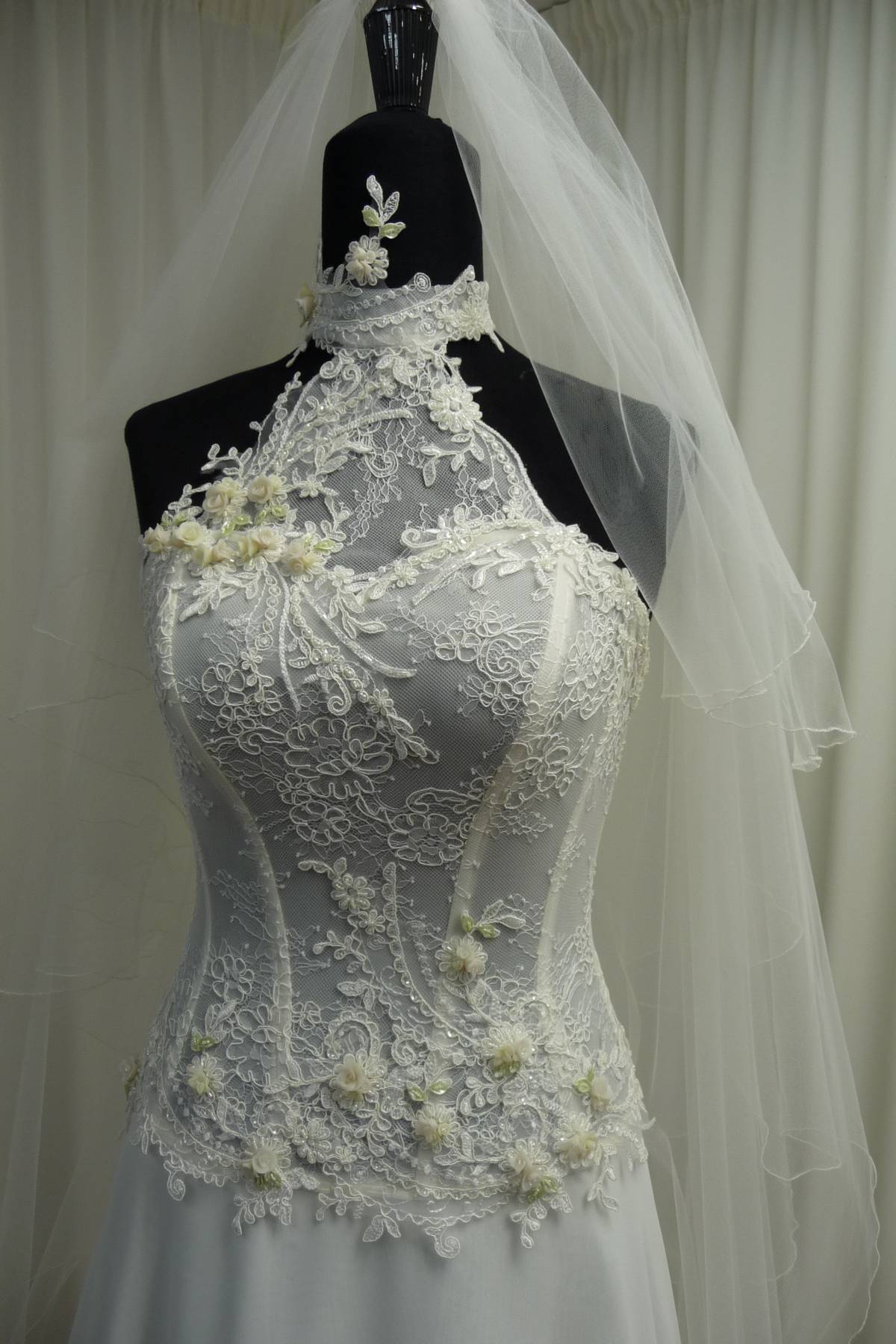 abito sposa in pizzo rebrode (br363) con applicazioni (g1197) e georgette (0013av) Art H1396