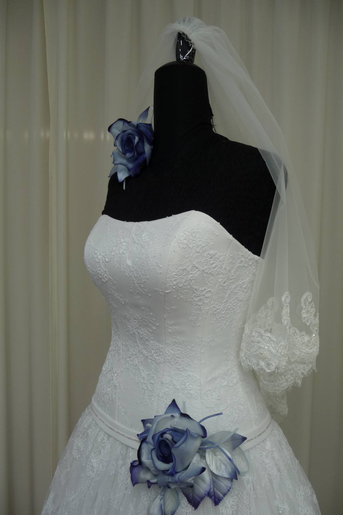 abito sposa in pizzo rebrode bianco Art H1397