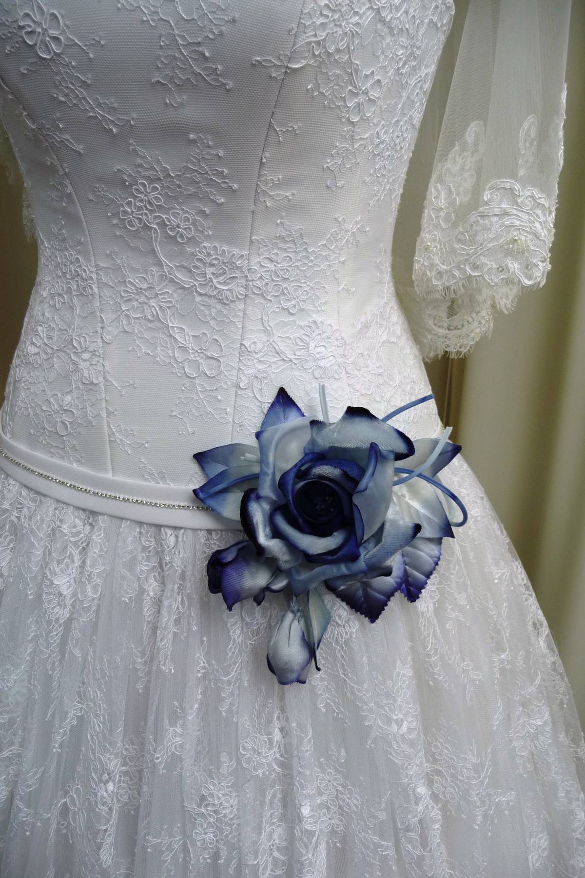 abito sposa in pizzo rebrode bianco Art H1397