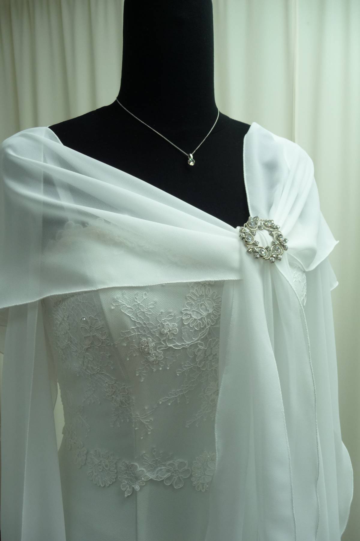 abito sposa in pizzo rebrode con ricami (esclusivo) Art H1425