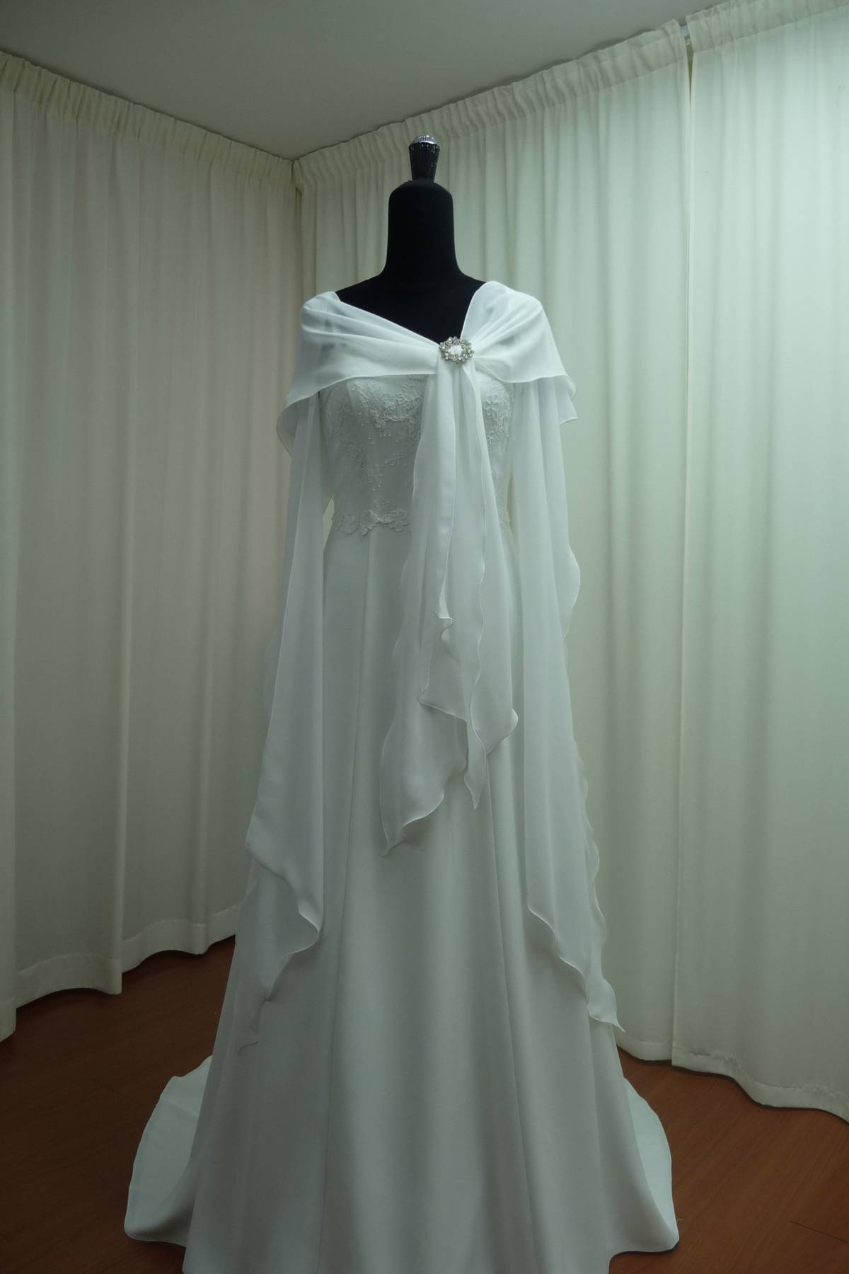 abito sposa in pizzo rebrode con ricami (esclusivo) Art H1425