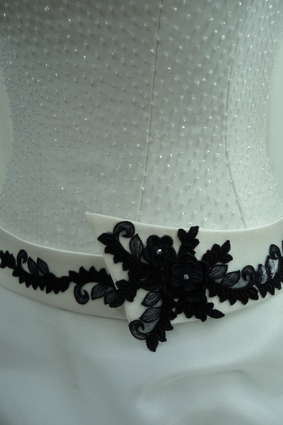 abito sposa swarovski con applicazioni in macrame nero (esclusivo) Art H1431