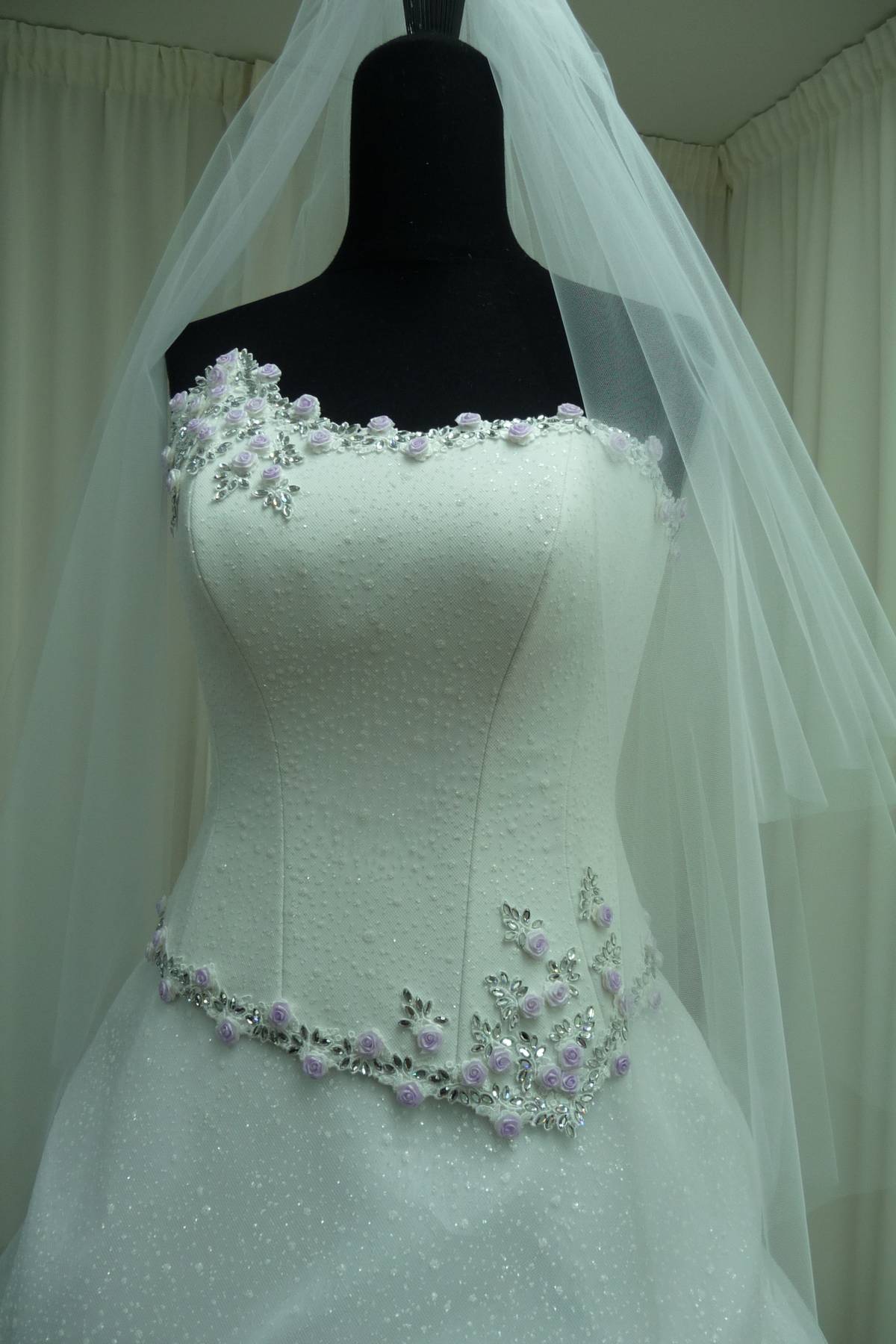 esclusivo abito sposa bianco con swarovski tulle glitter e applicazioni Art H1433