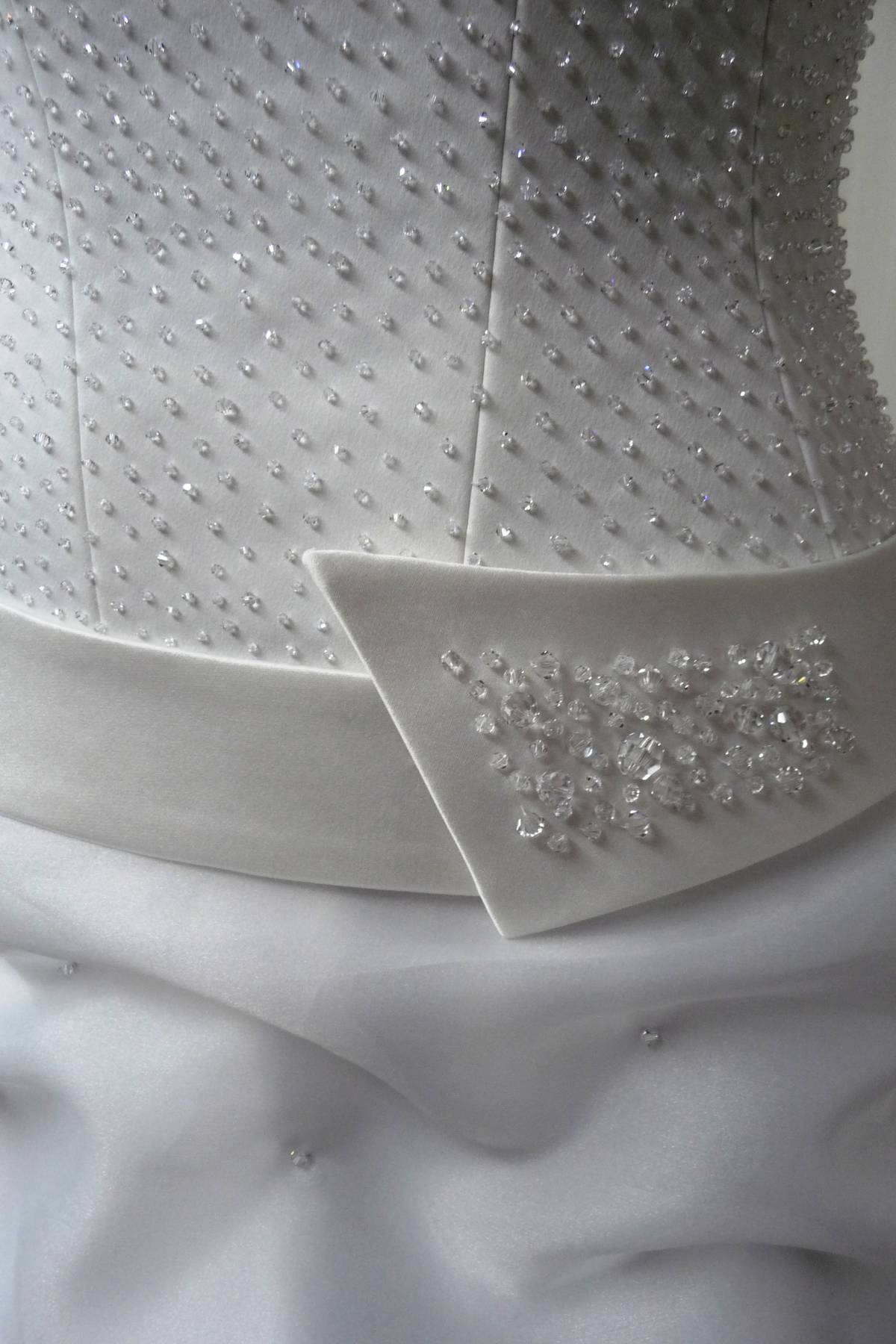 abito sposa in organza bianco seta con strass swarovski Art H1334
