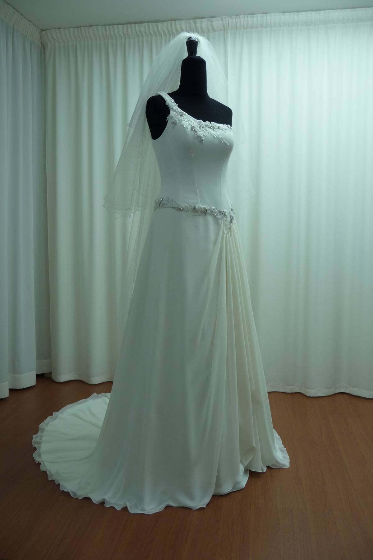 abito sposa in georgette con applicazioni strass swarovski h1450 Art H1450
