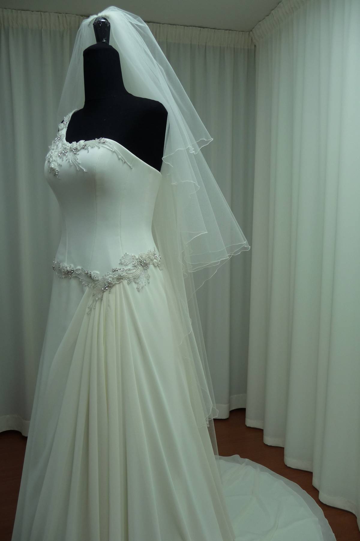 abito sposa in georgette con applicazioni strass swarovski h1450 Art H1450