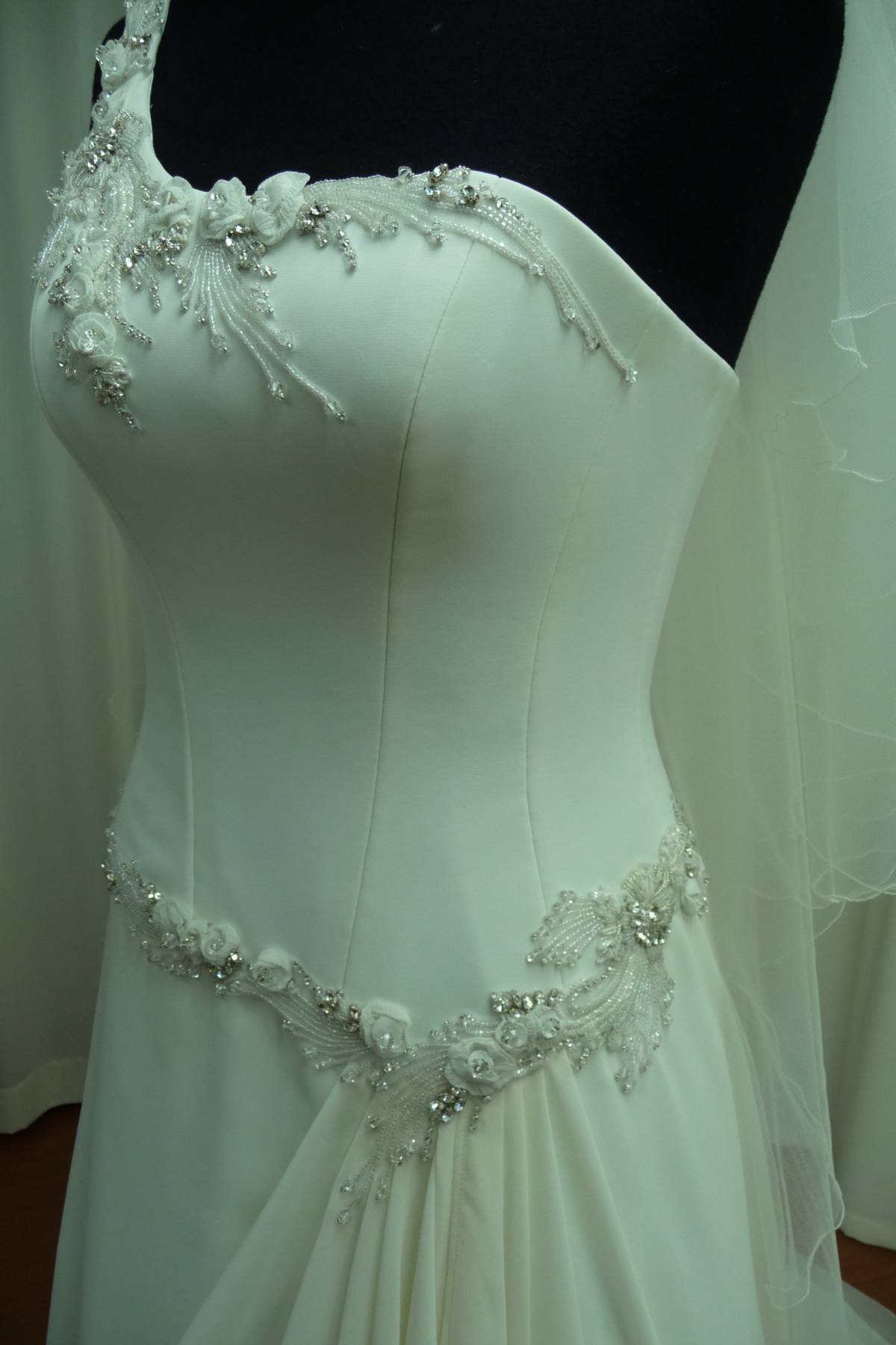 abito sposa in georgette con applicazioni strass swarovski h1450 Art H1450