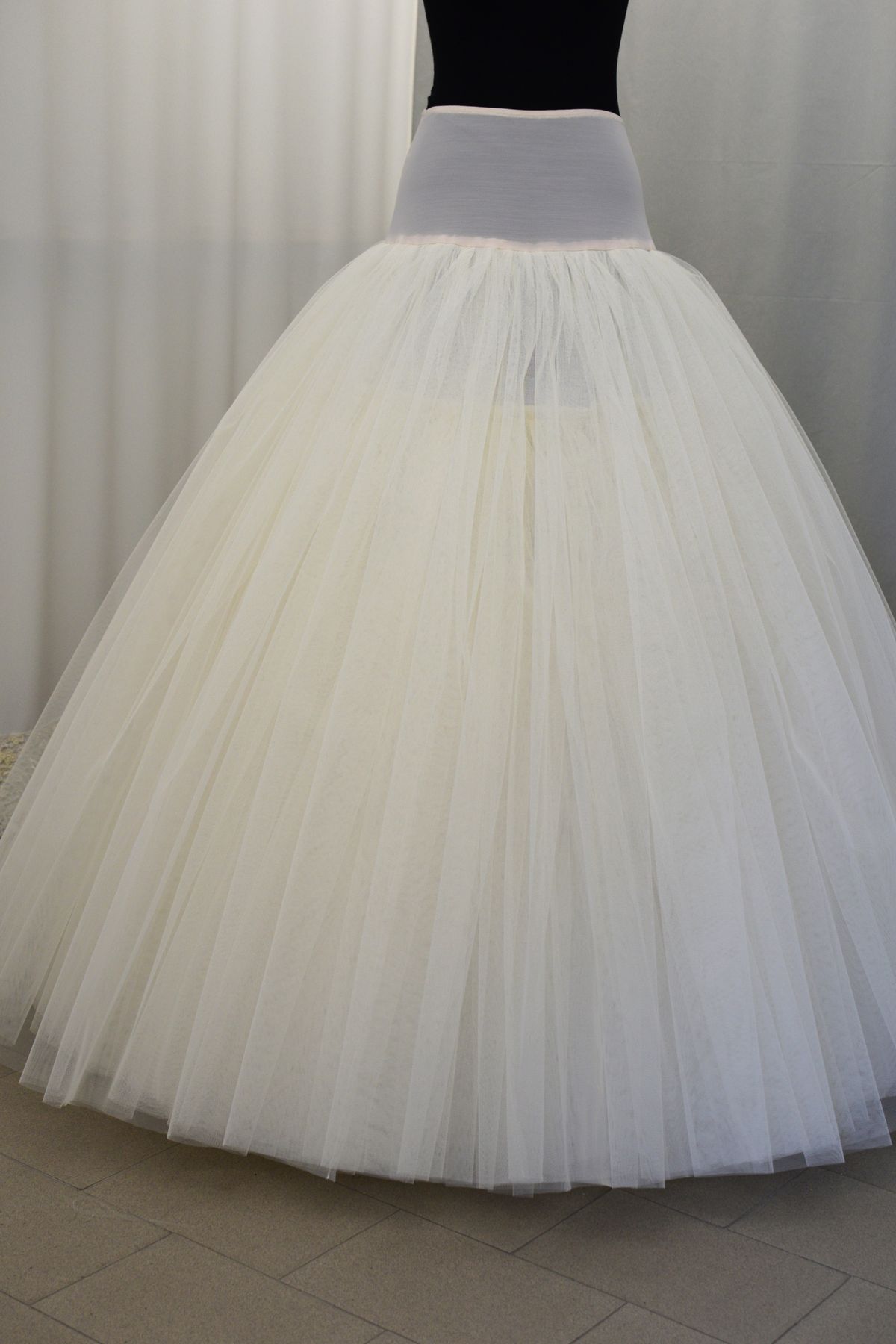 sottogonna con baschina elastica grande circonferenza sotto sul tulle mt 4 30 Art STG14