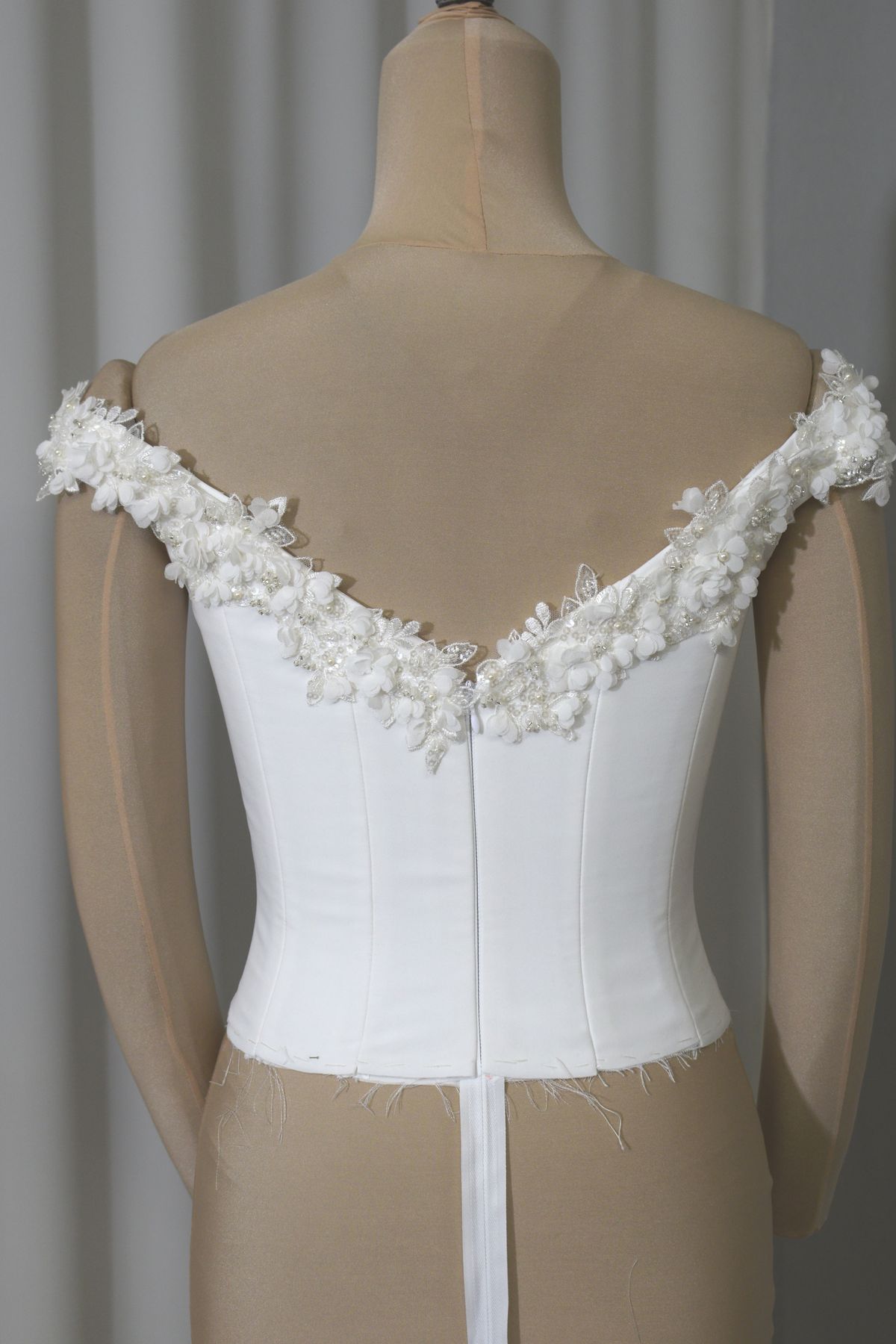 corpino sposa realizzabile su misura colore seta realizzabile in bianco e avorio Art Z1192