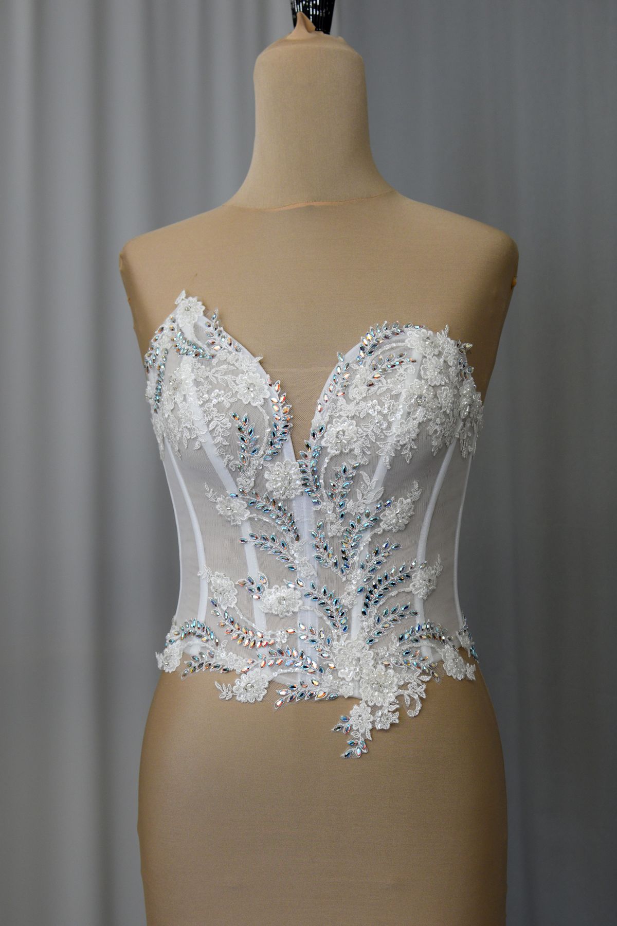 corpino strass swarovski aurora boreale in tulle mano seta e applicazioni rebrode realizzabile su misura Art Z1198