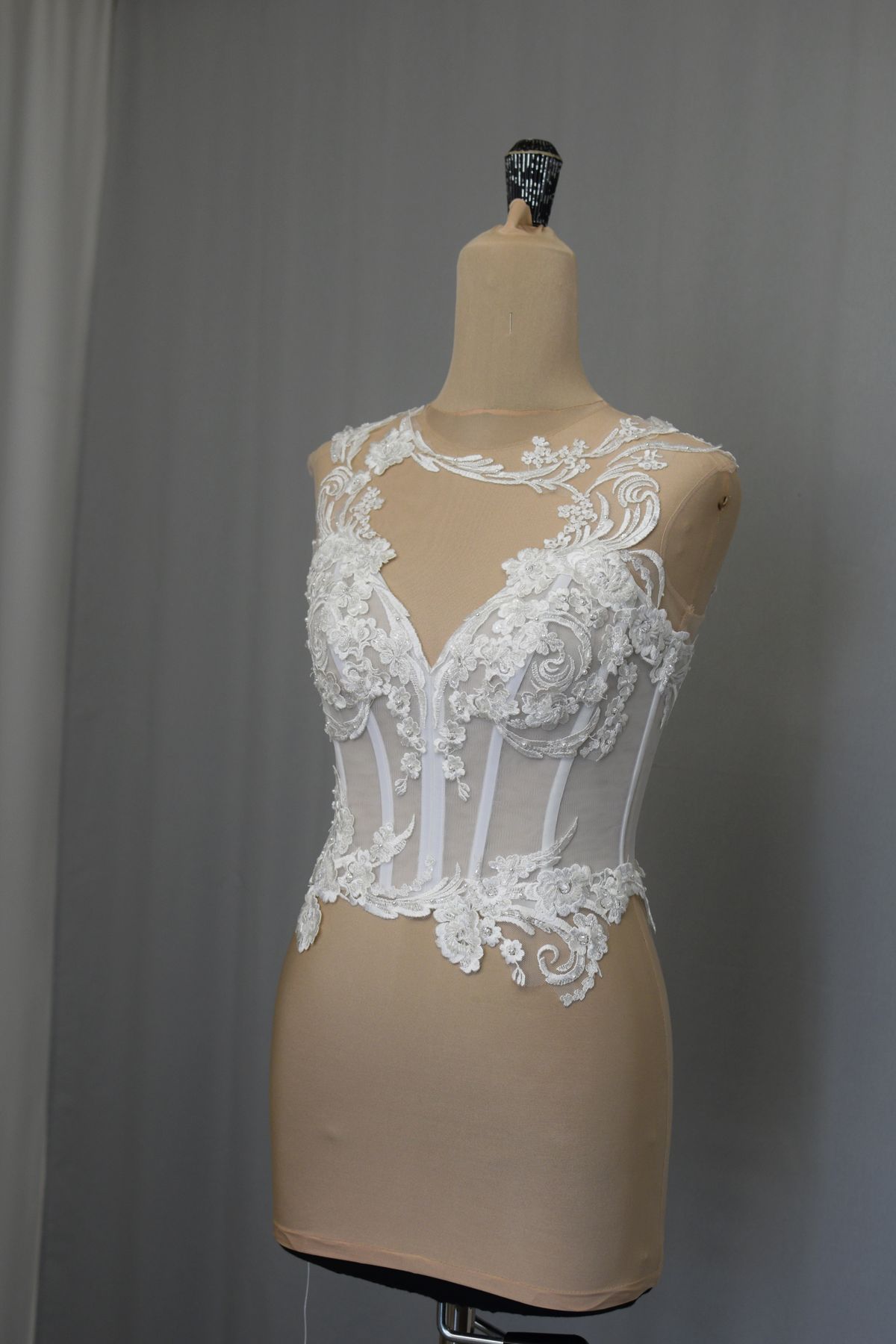 corpino sposa in pizzo realizzabile su misura Art Z1298
