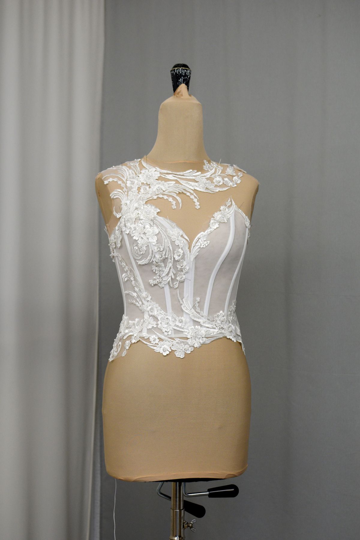 corpino base in tulle mano seta e tulle invisibile sulle spalle (anche su misura) z1309 Art Z1309