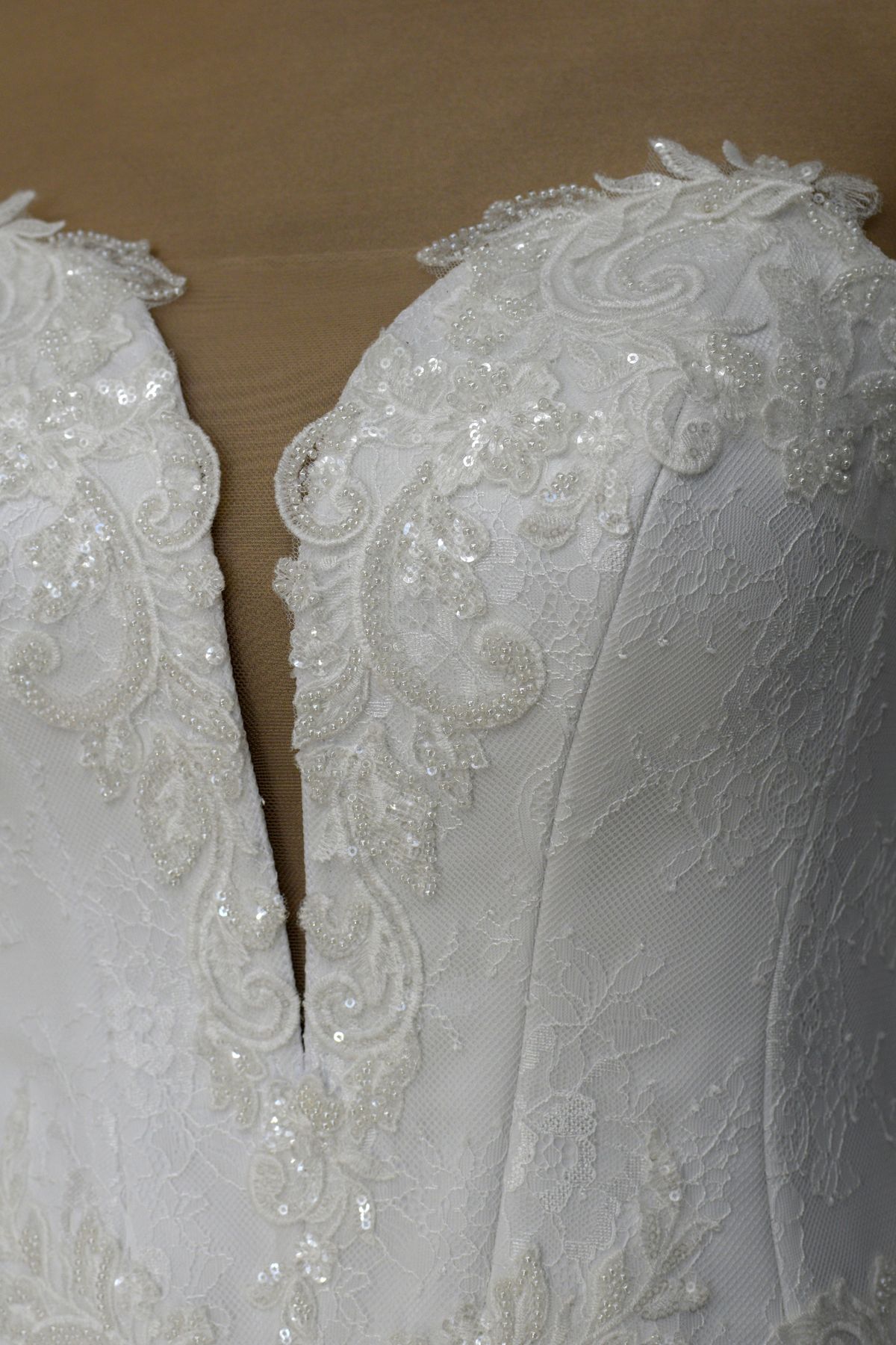 bustino in pizzo chantilly e applicazioni (anche su misura) Art Z1315