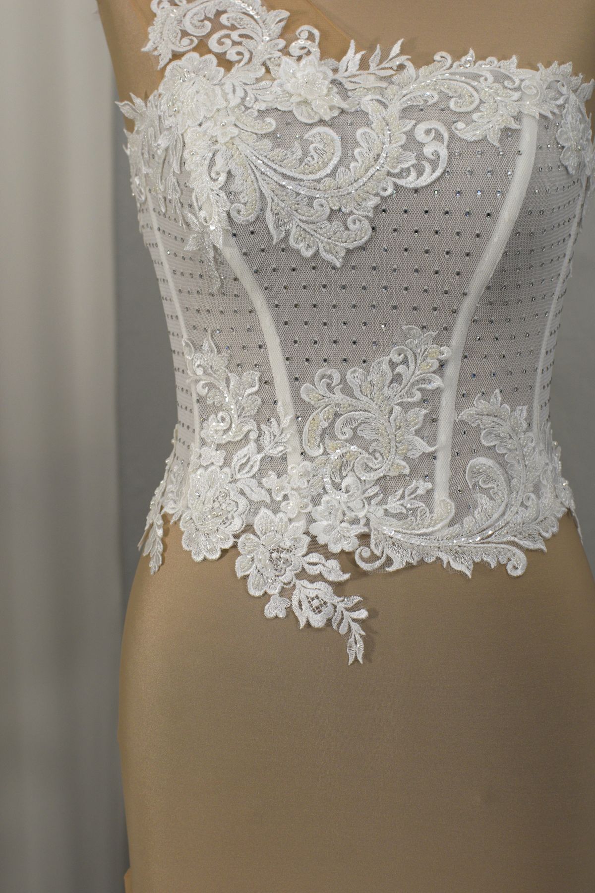 corpino sposa su misura con strass swarovski e applicazioni si realizzano su misura Art Z1329