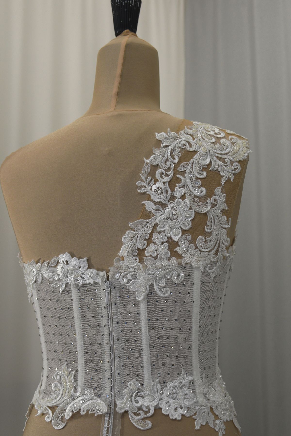 corpino sposa su misura con strass swarovski e applicazioni si realizzano su misura Art Z1329
