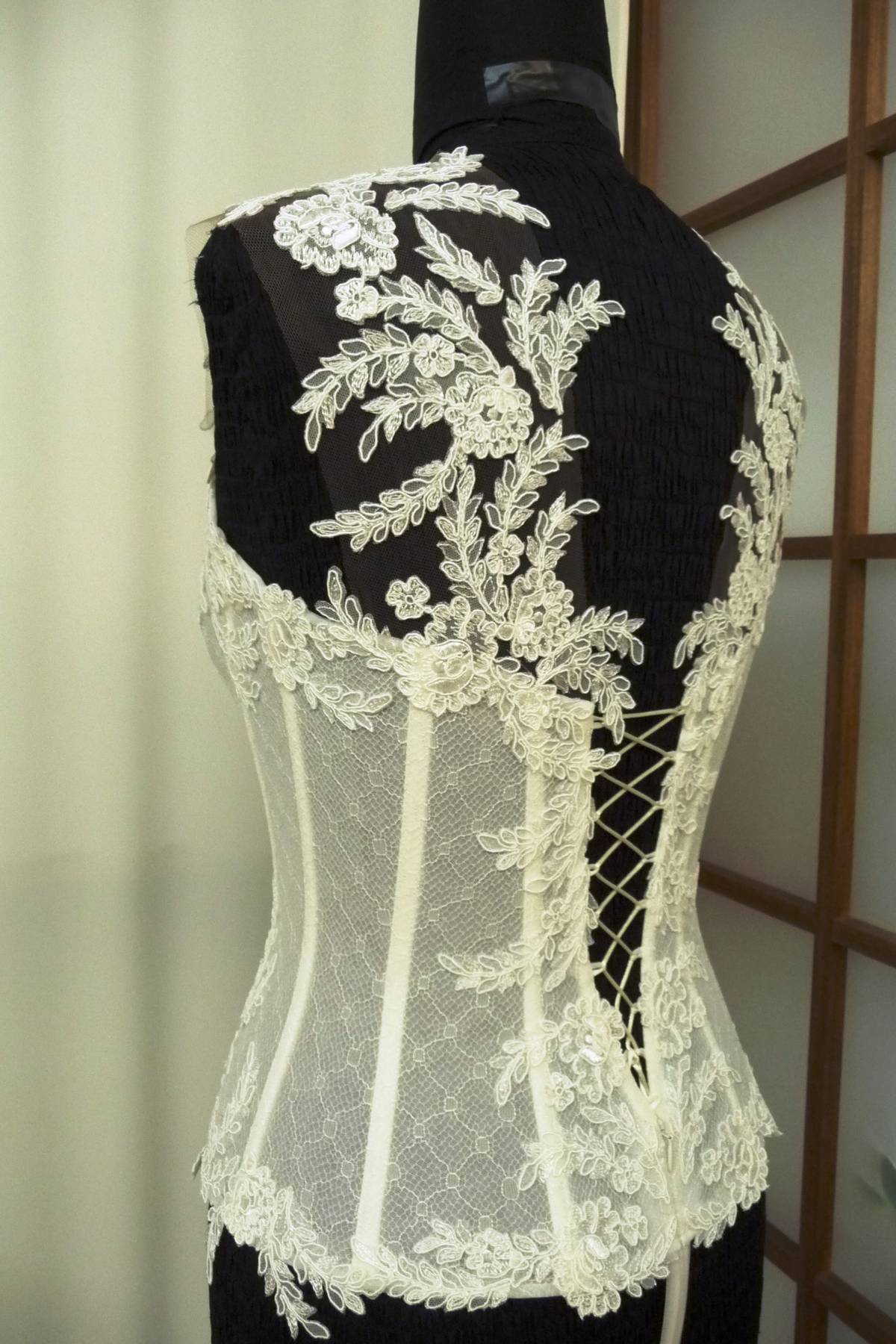 corpino stringato con cerniera dalla 42 alla 46 con tulle invisibile Art Z1379