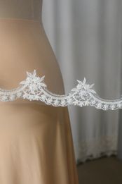Negozio avorio argento tessuto rebrodato per fare abito per le nozze
