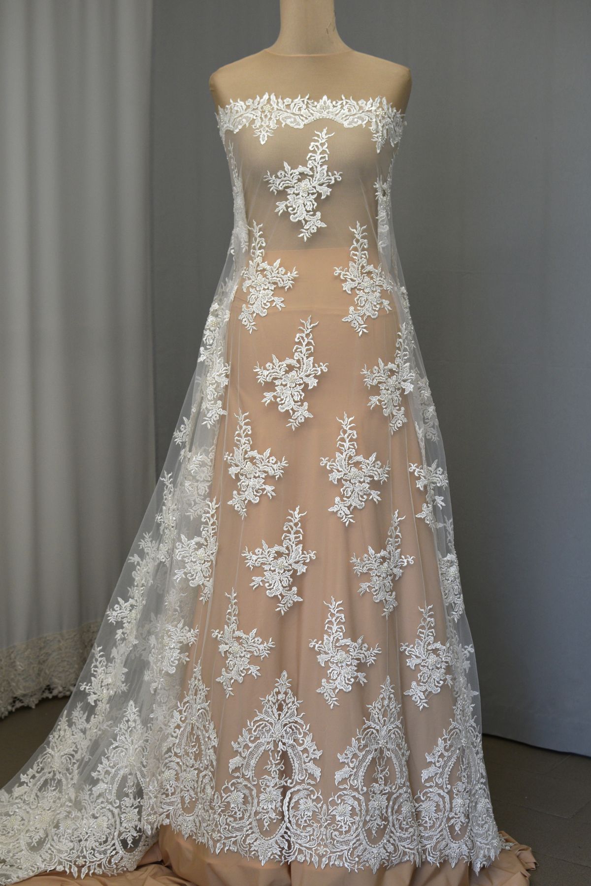 pizzo rebrode ricamato perle avorio naturale anche bianco seta h cm 130 Art 00024M
