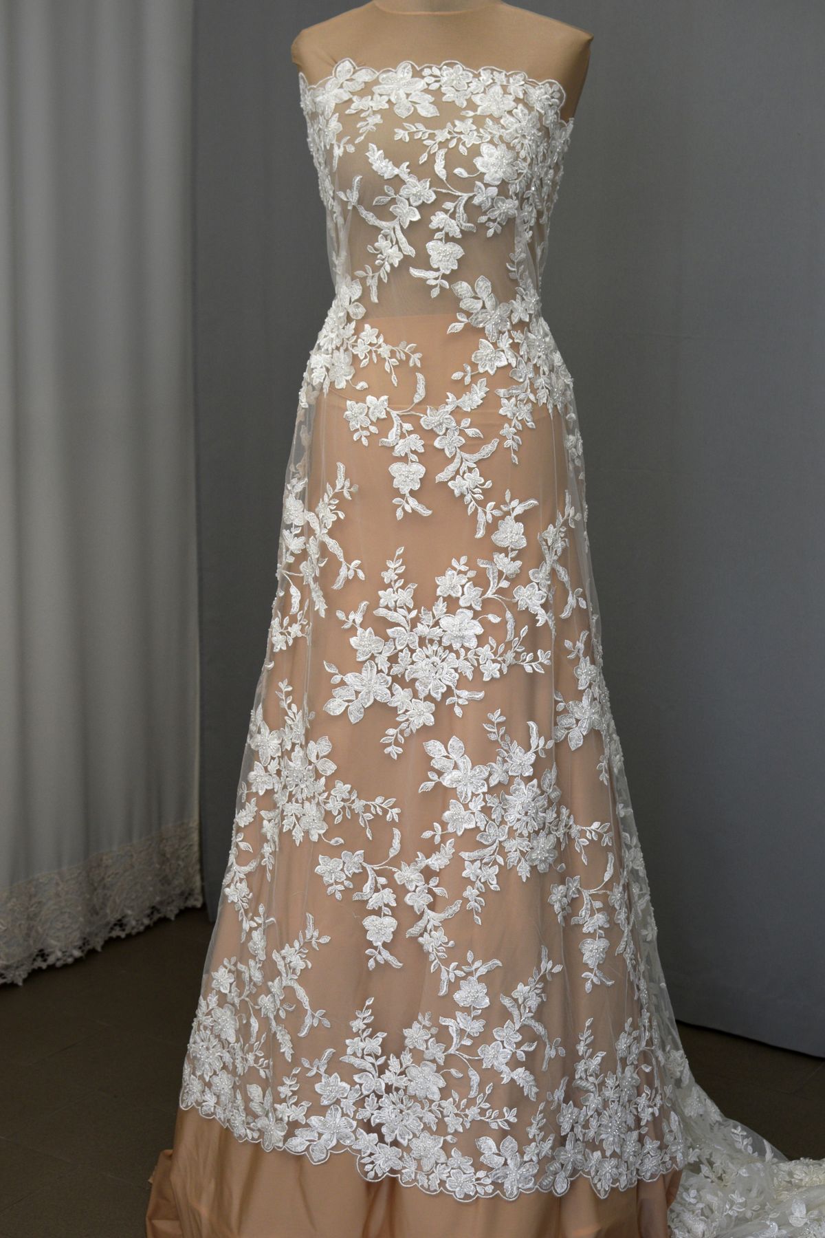 pizzo rebrode ricamato perle avorio naturale anche bianco seta h cm 130 Art 00024T