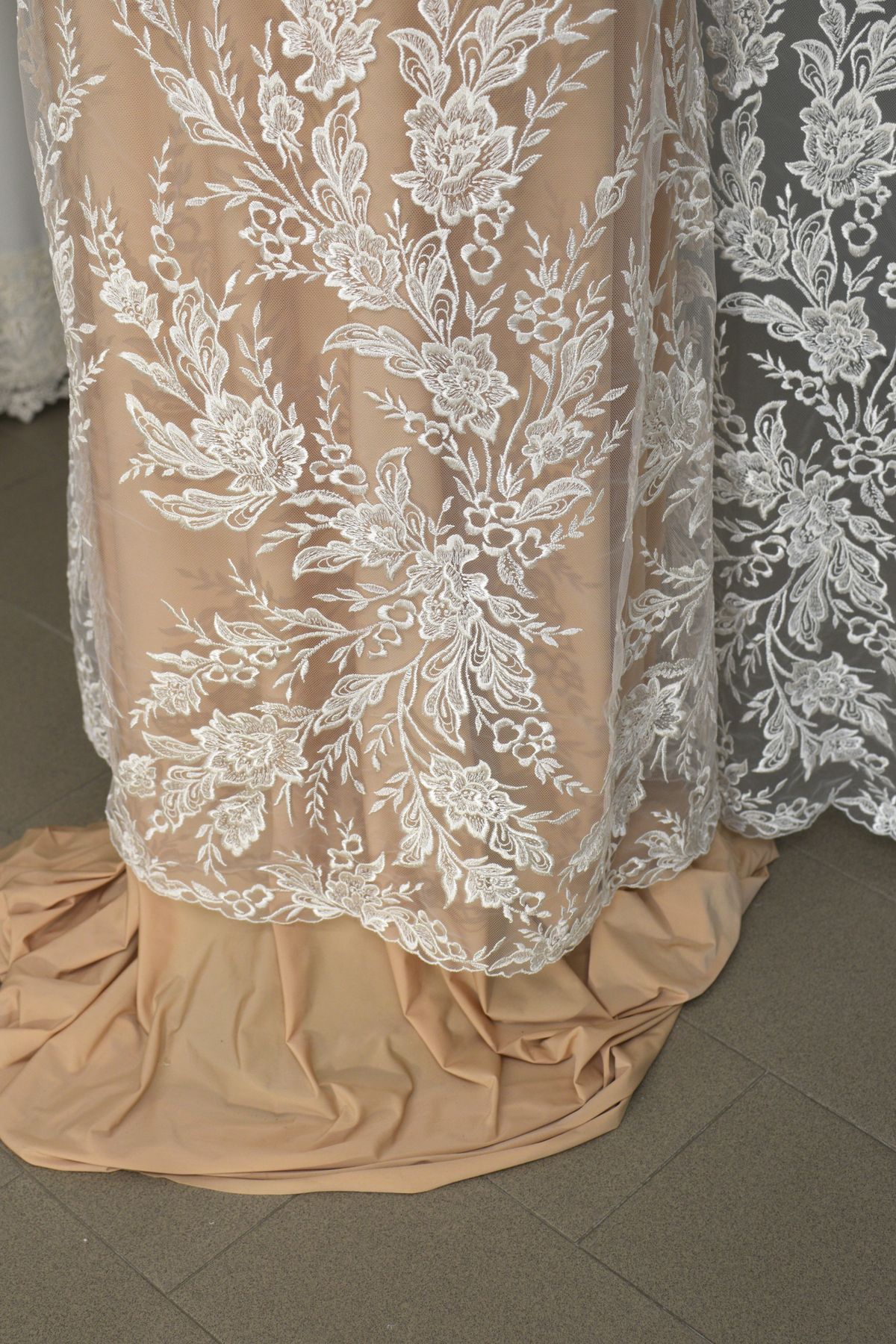 pizzo ricamo h cm 130 colore bianco seta Art 00026E