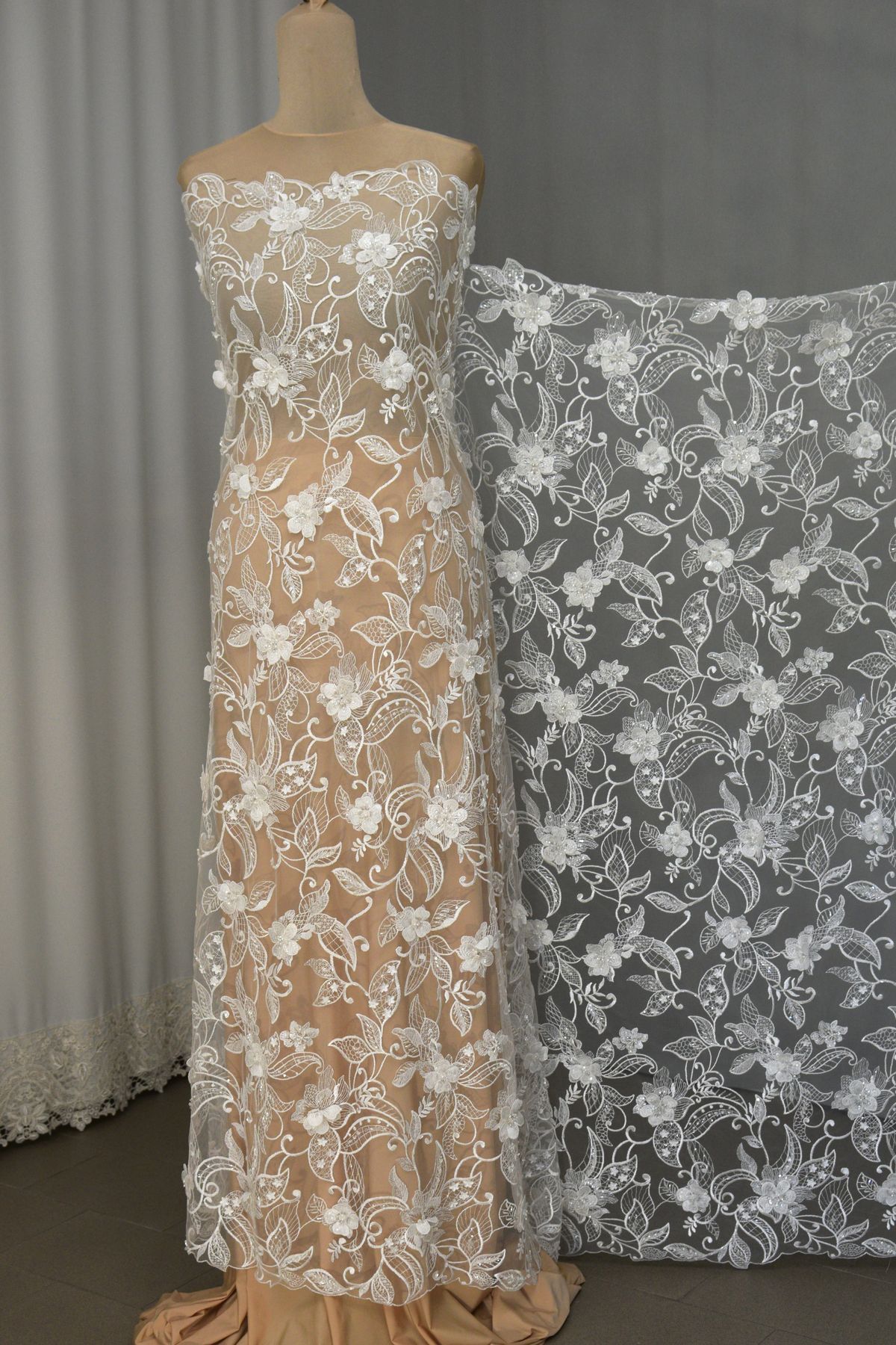 pizzo ricamo 3d h cm 130 colore bianco seta ricamato a mano Art 00026G