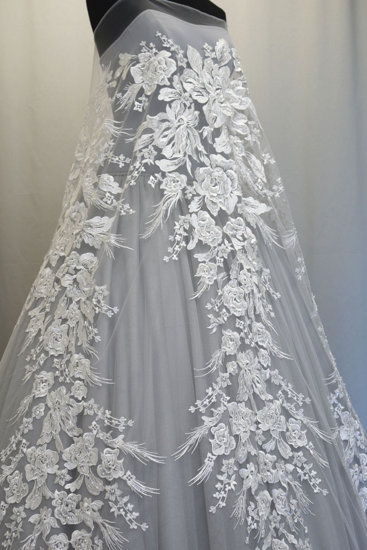 pizzo rebrode ricamato perle col naturale seta h cm 135 Art 00044