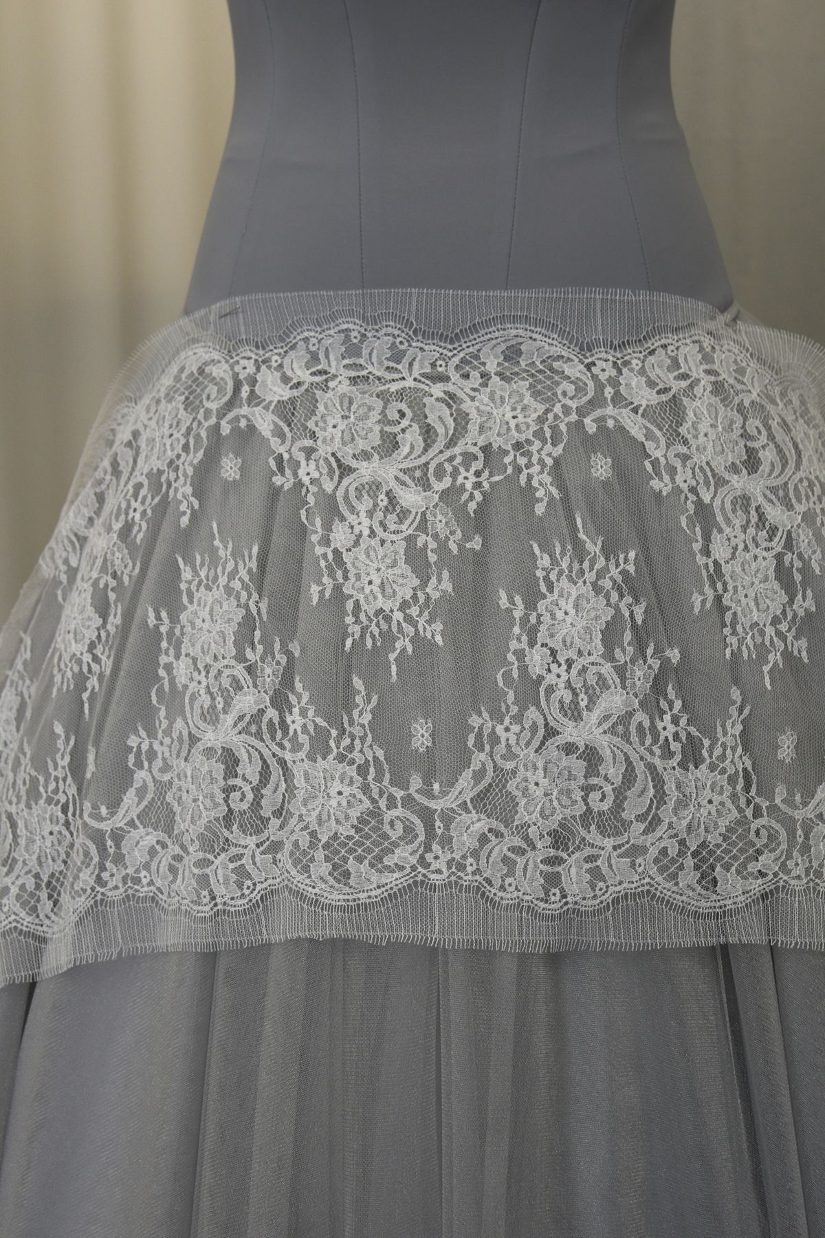 bordo pizzo chantilly bianco seta h cm 25 comp 75 cotone 25 nylon Art 0094D