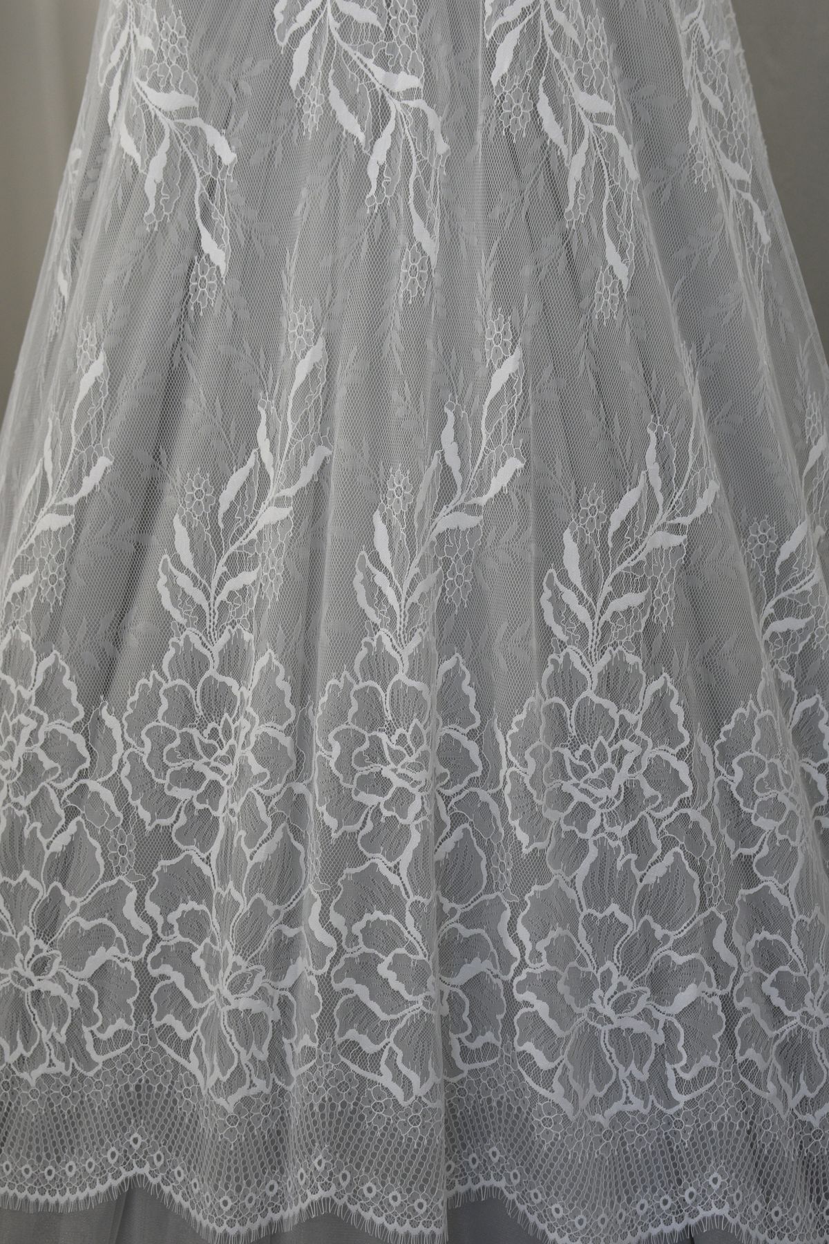 pizzo chantilly avorio naturale anche bianco seta h cm 125 Art 0312H