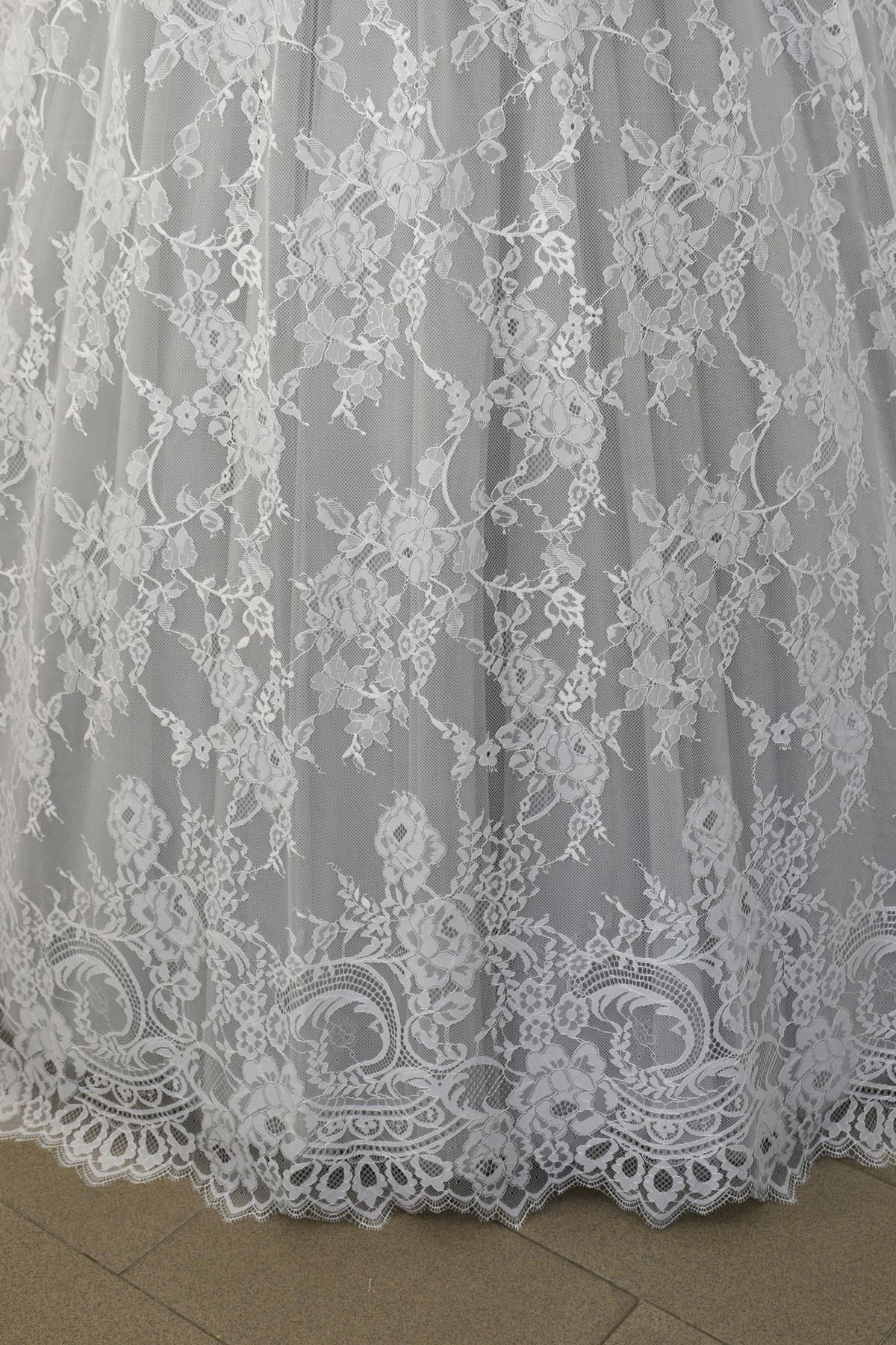 pizzo chantilly avorio naturale anche bianco seta h cm 135 Art 0312L