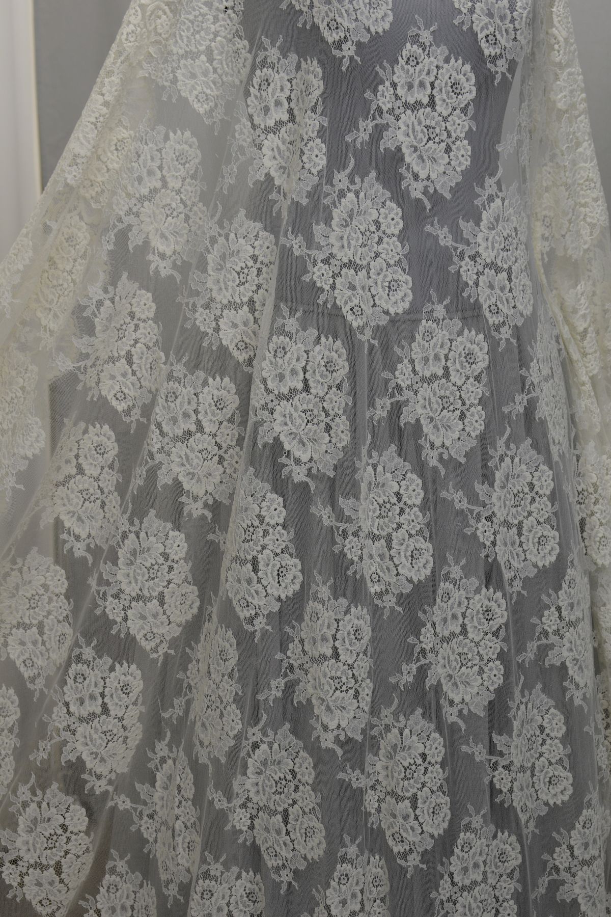 pizzo chantilly avorio chiaro cm 160 Art 0337