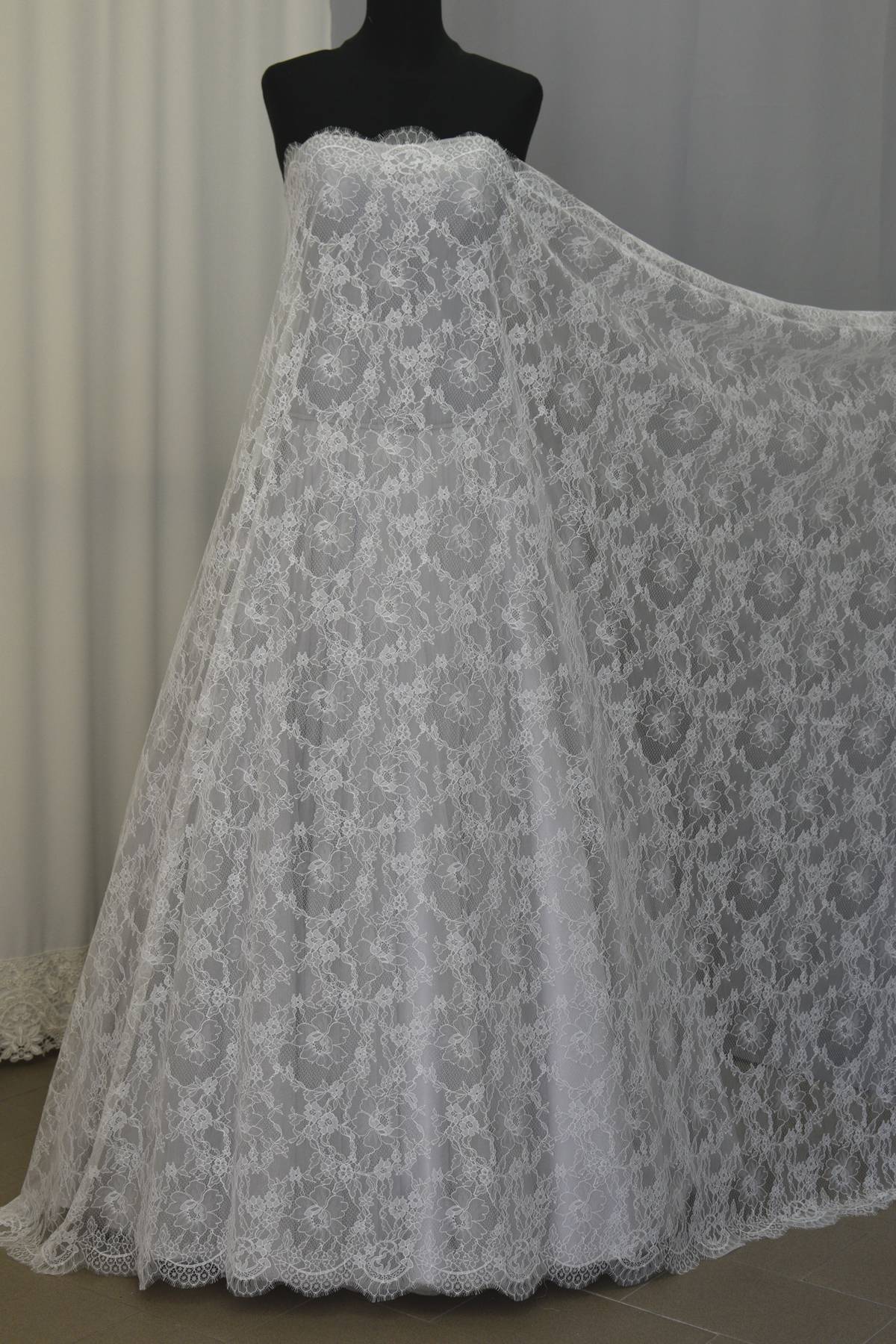 pizzo chantilly bianco seta h cm 135 Art 0357