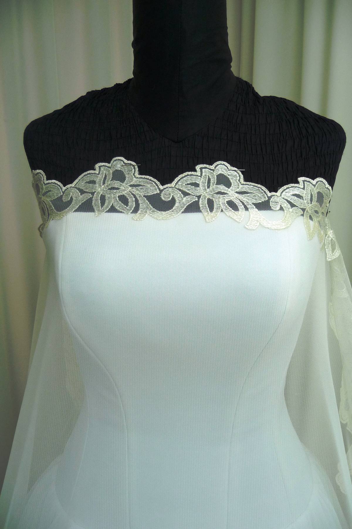 tulle ricamato avorio con fiori in duchesse 100 seta cm 140 Art 0442LTUAV