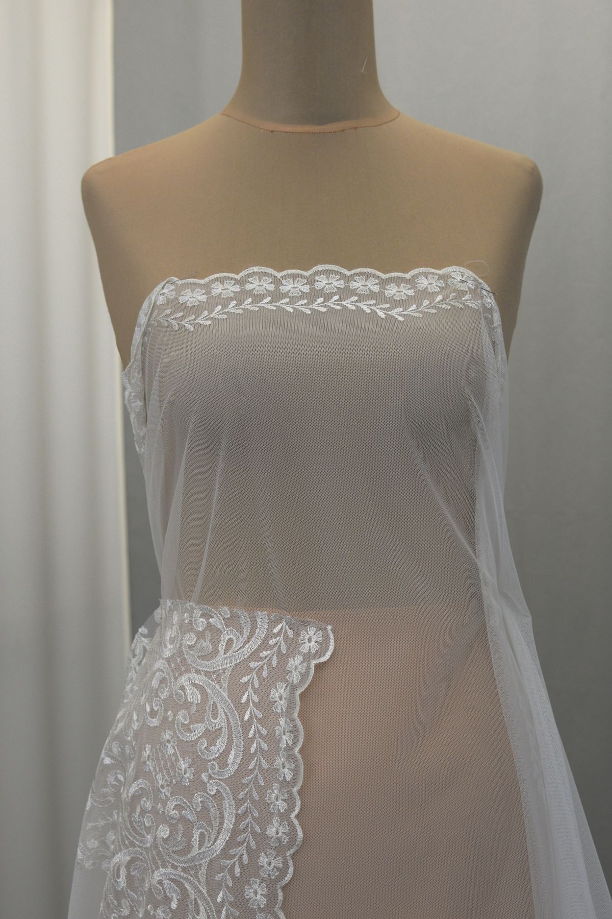 tulle ricamato avorio cm 140 Art 0444LTUBS