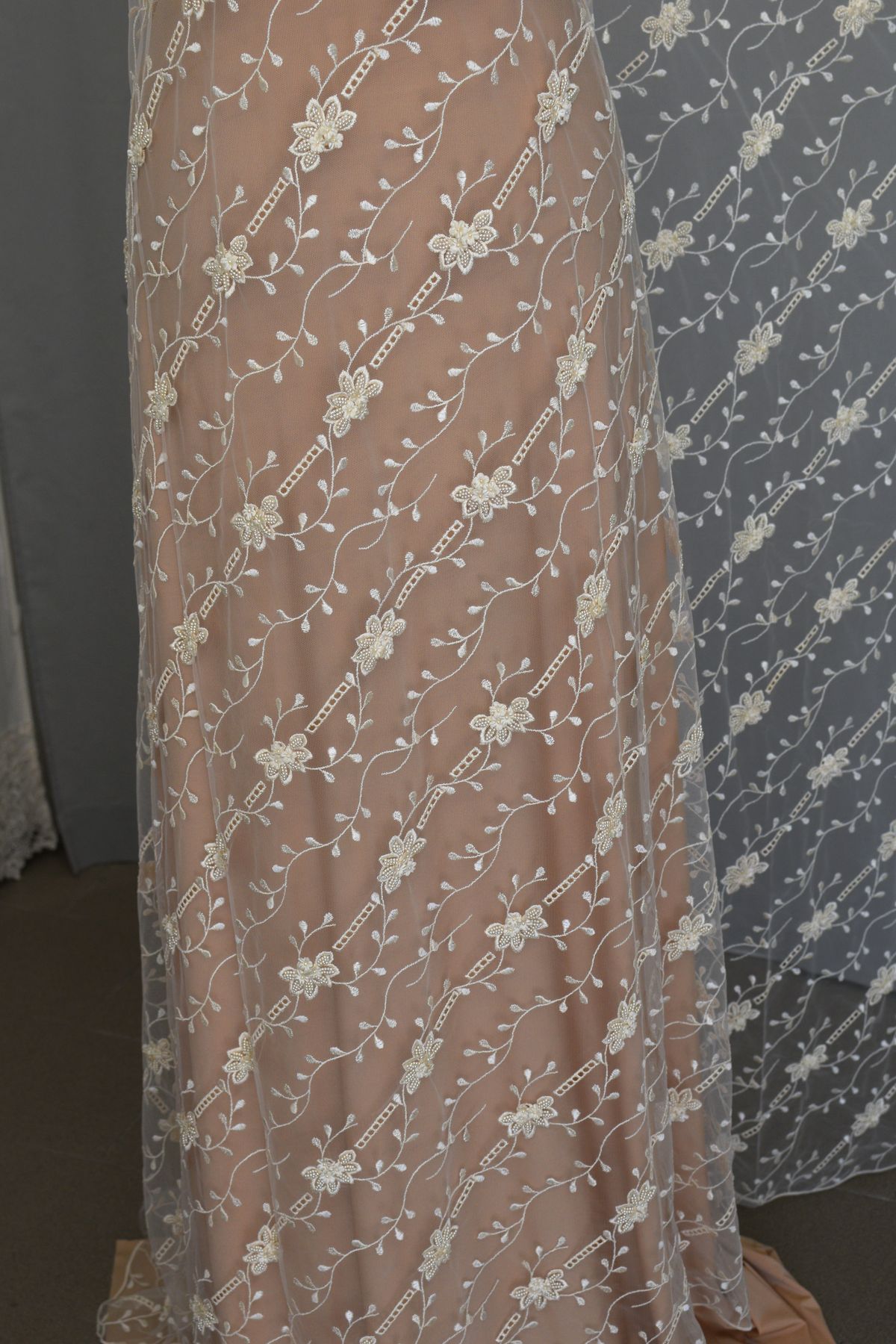 tulle ricamato con perle fiori in duchesse seta pura seta h cm 130 Art 1206LTUAVX