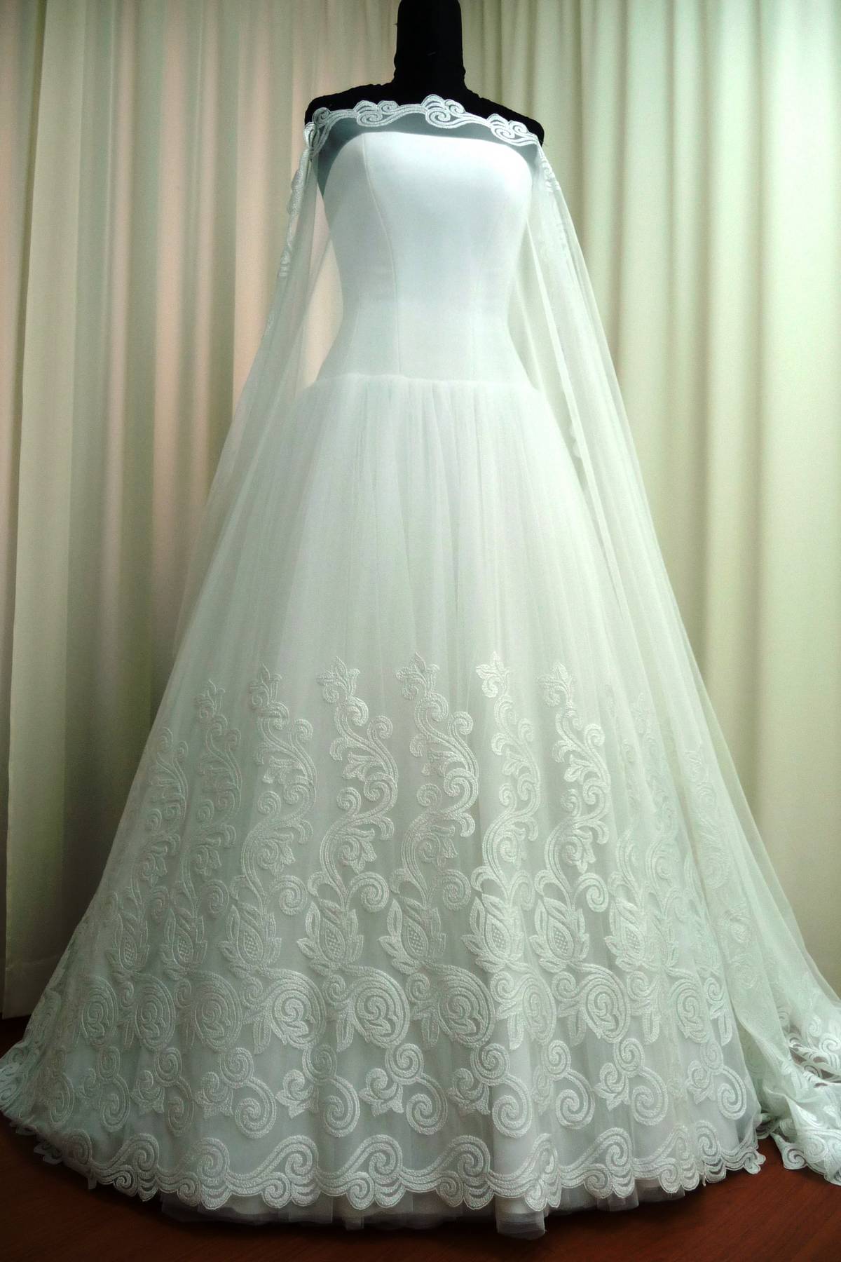 tulle ricamato bianco h cm 140 Art 0420LTU