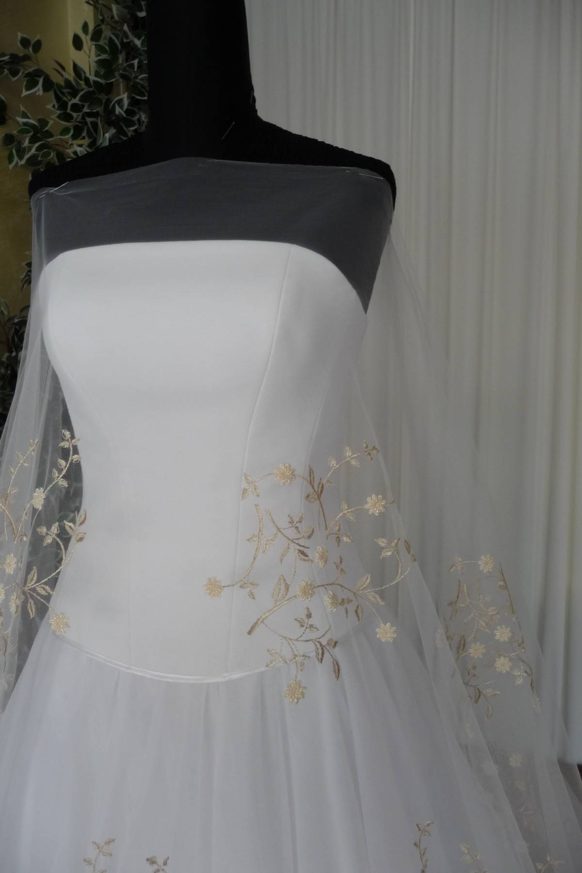 tulle ricamato con perle colore avorio cm 140 Art B1082LTUBCX