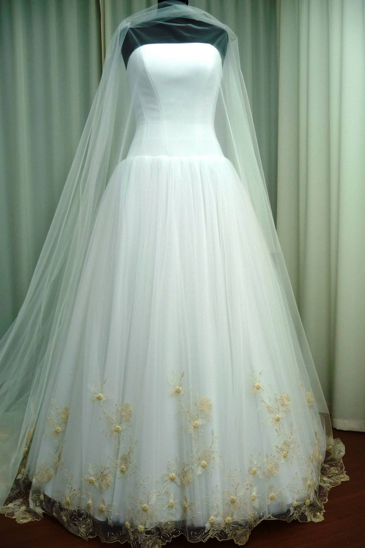 tulle ricamato bicolore cm 150 lavorato round 147 Art B1083LTUBCX1