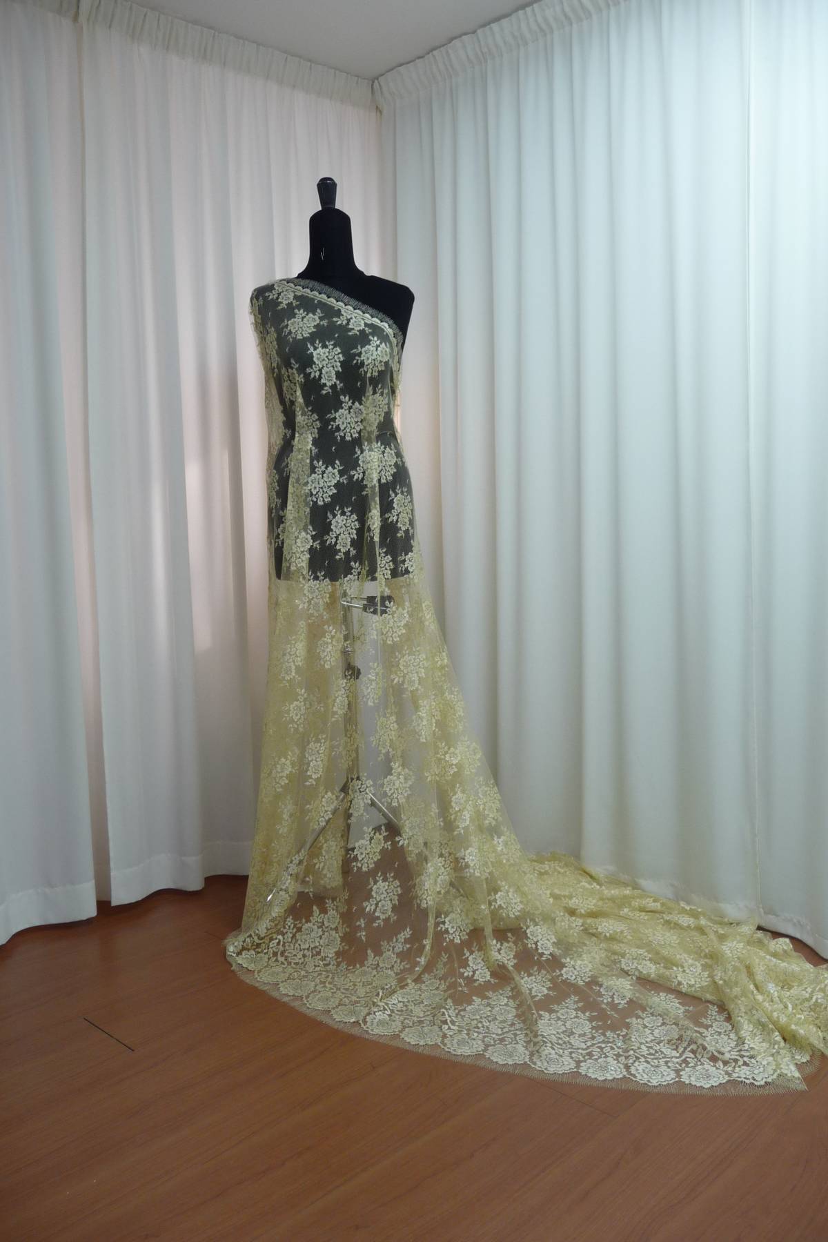 pizzo chantilly oro argento cm 150 Art B2014PC