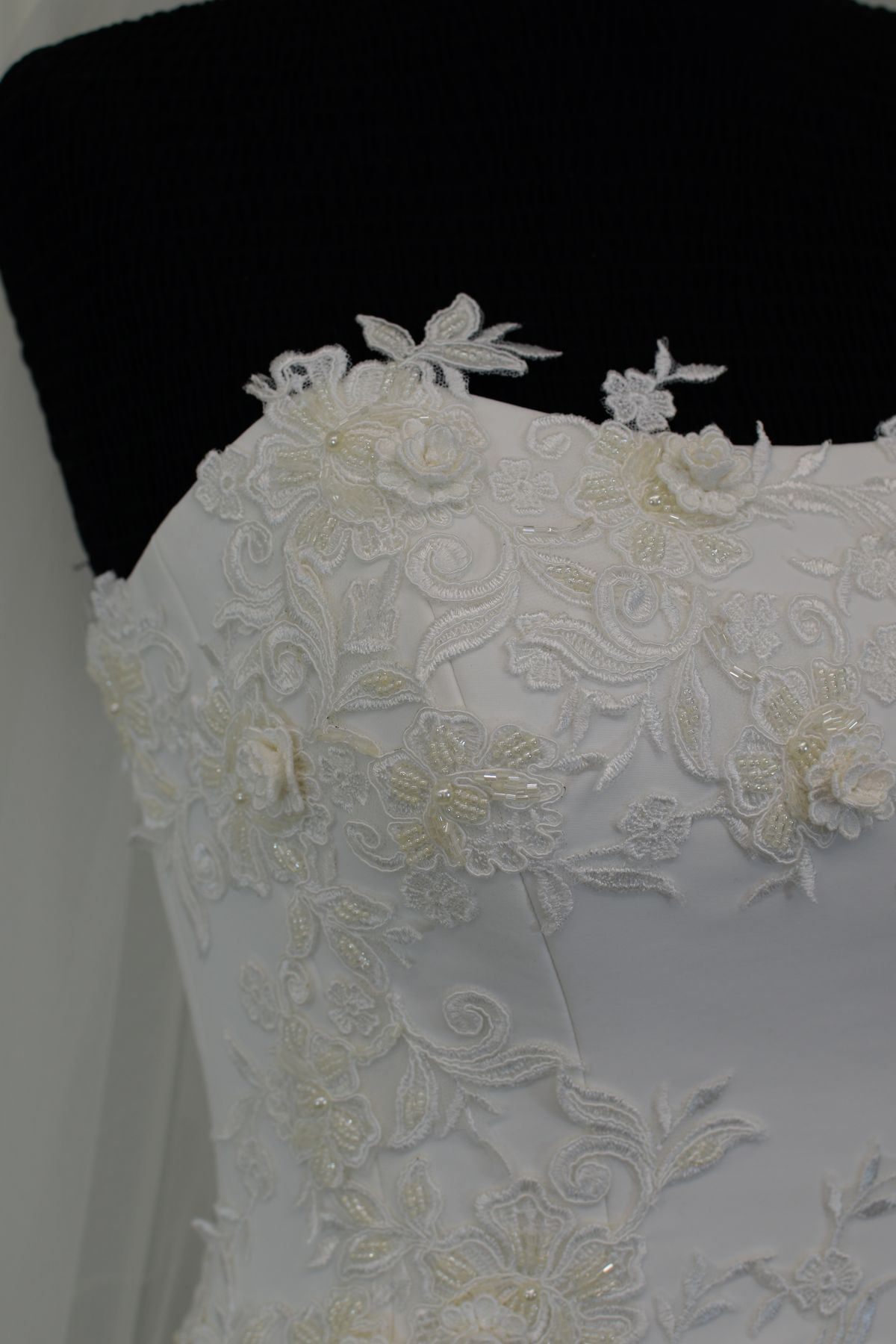 abito sposa georgette e applicazioni pizzo colore bianco seta Art H1349