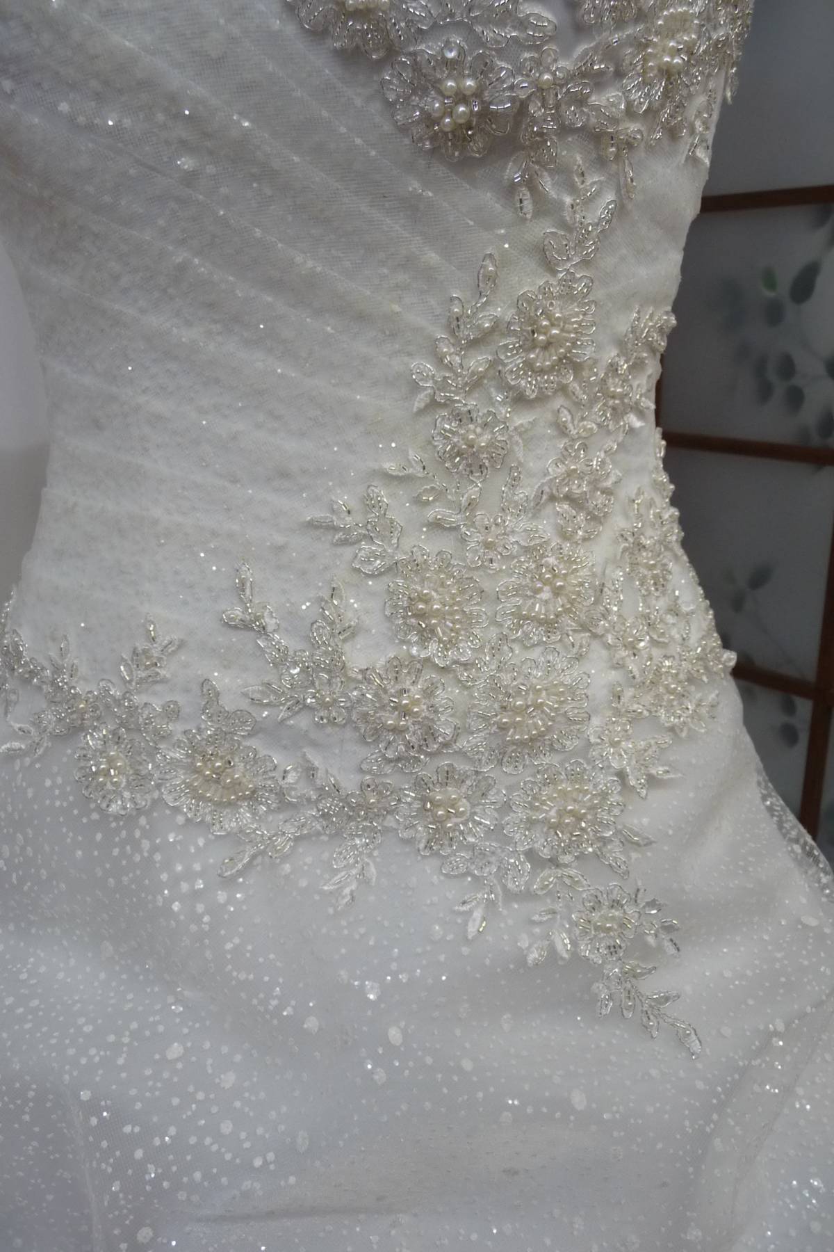 abito sposa in tulle glitter con applicazioni rebrode ricamato a mano Art H1389