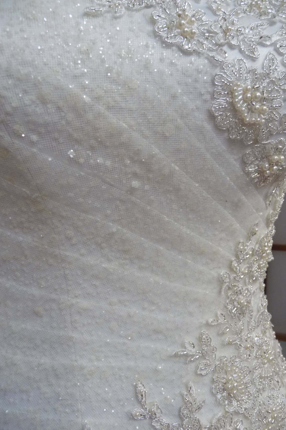 abito sposa in tulle glitter con applicazioni rebrode ricamato a mano Art H1389