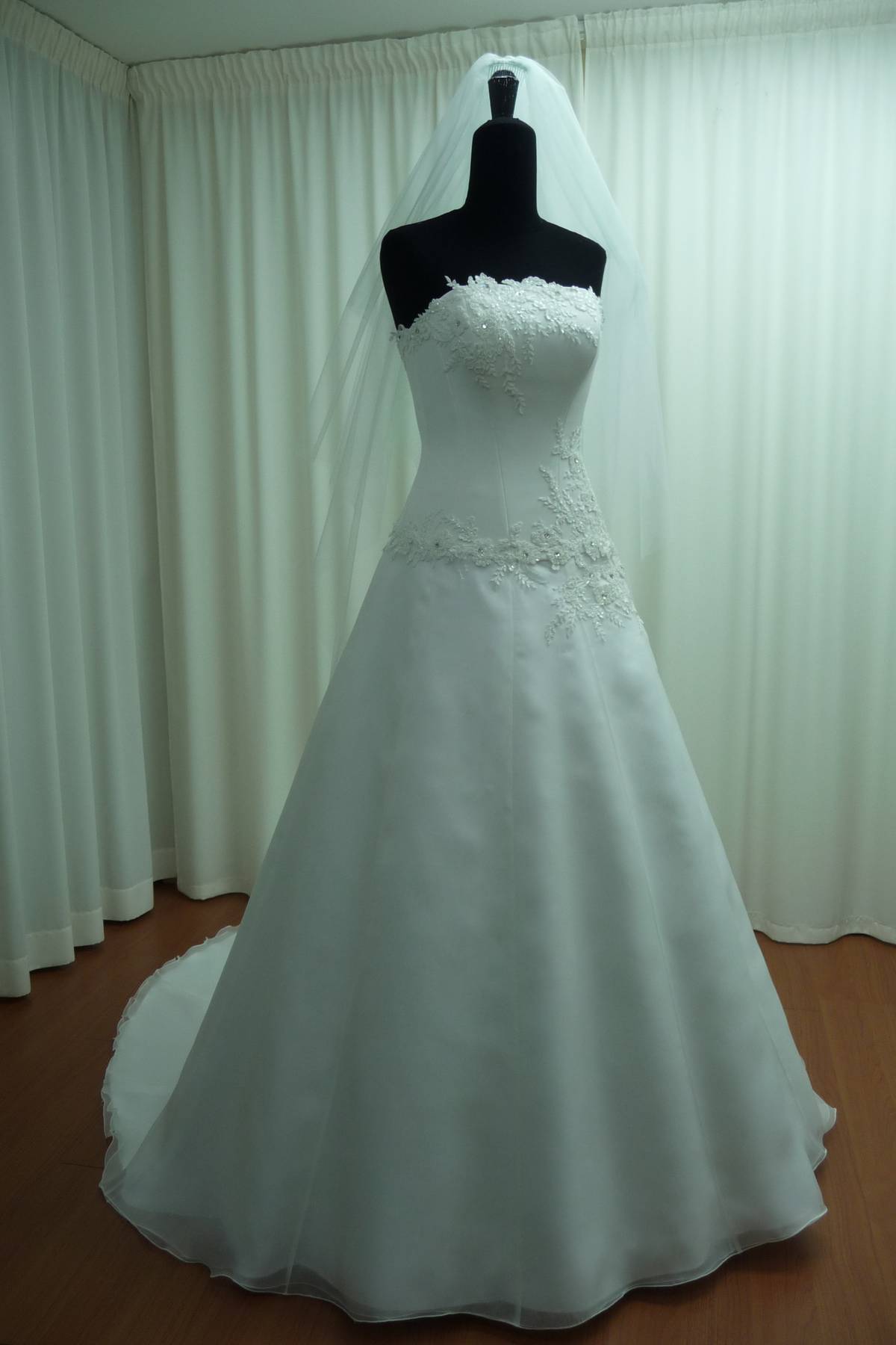 abito sposa swarovski in organza di seta pura con applicazioni (esclusivo) Art H1426