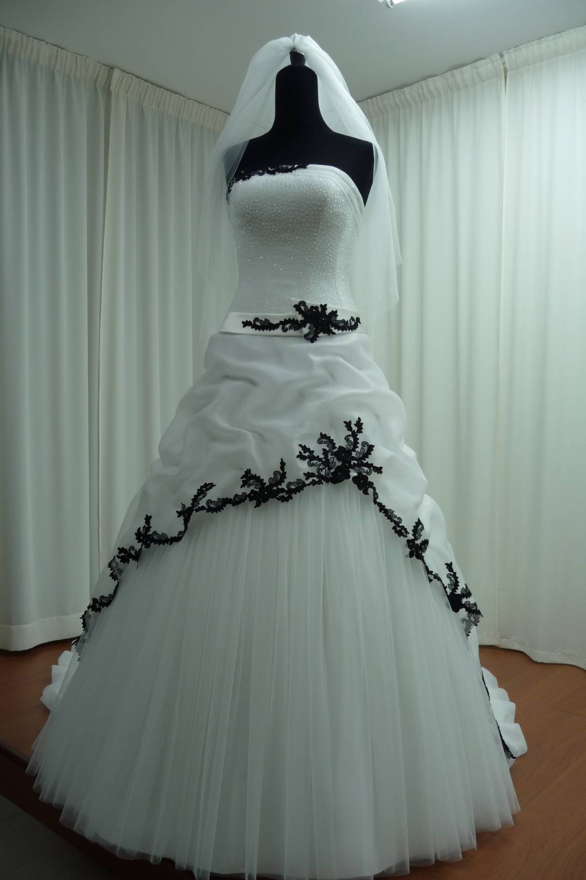 abito sposa swarovski con applicazioni in macrame nero (esclusivo) Art H1431